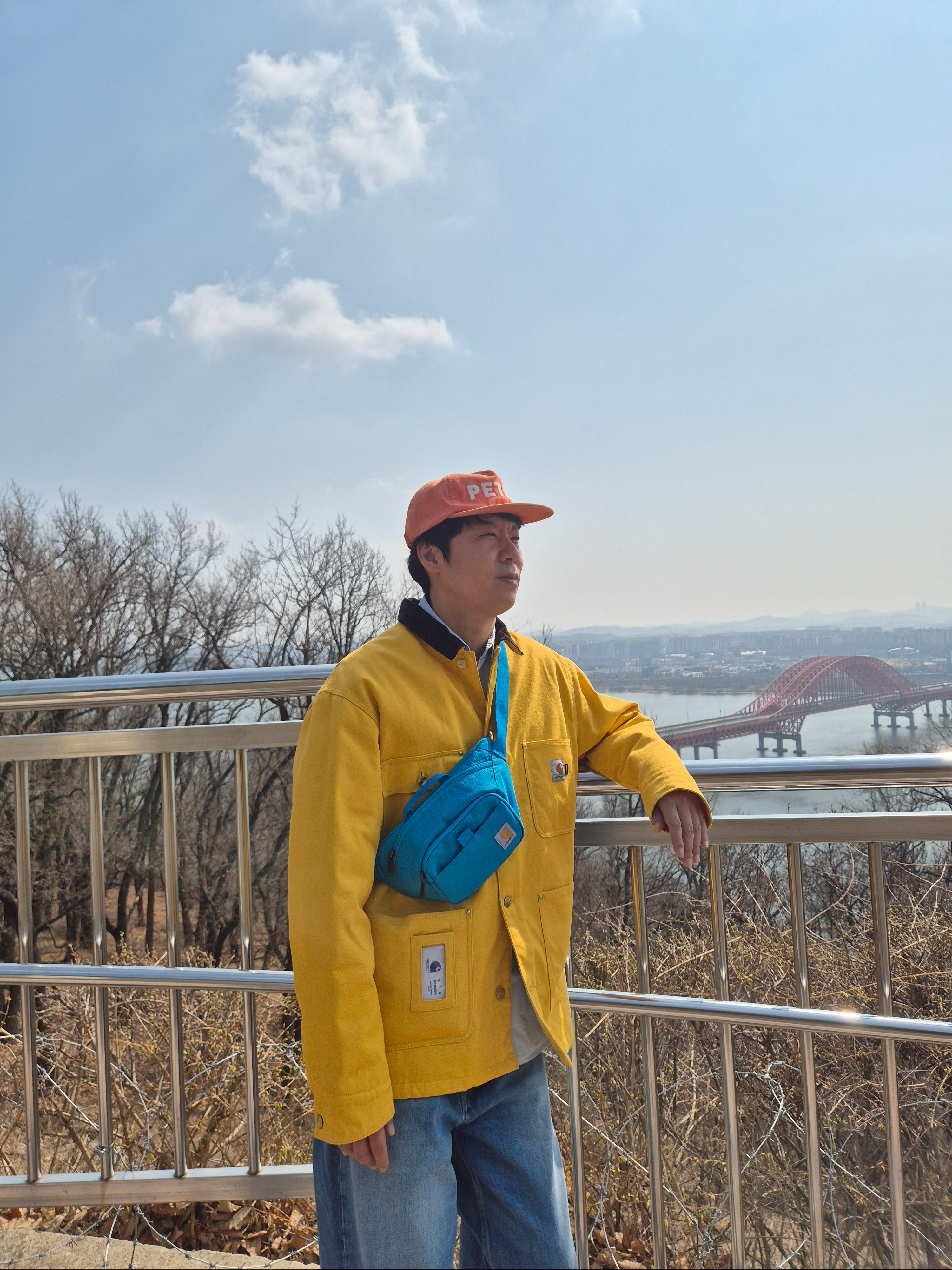 Carhartt WIP x IAB Studio OG Chore Coat Yellow, My Name is Peter 5-Panel Peter Cap Orange 착용 스타일 - 4