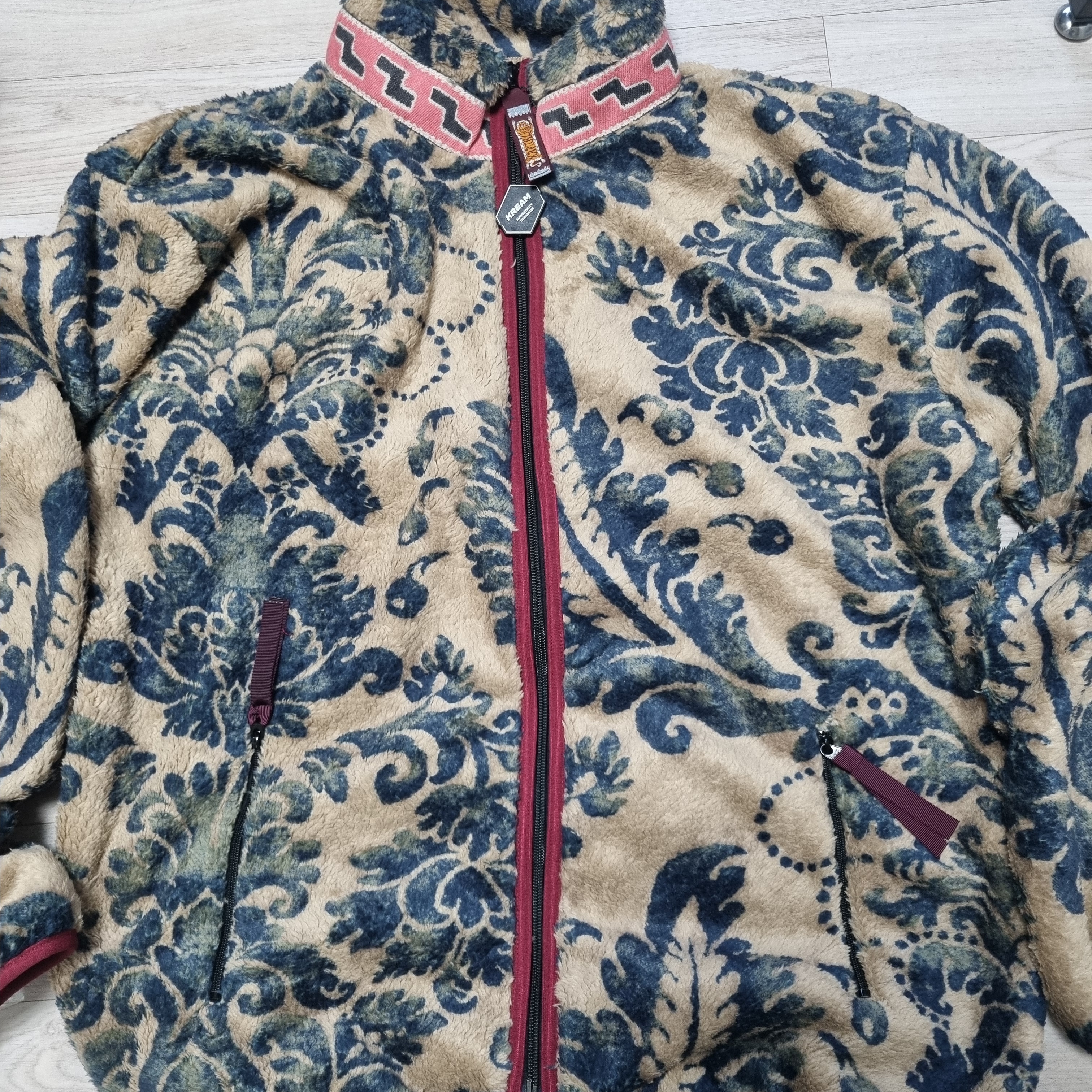 Kapital Damask Pattern Maria Fleece Zip Blouson Beige 착용 스타일 - 2