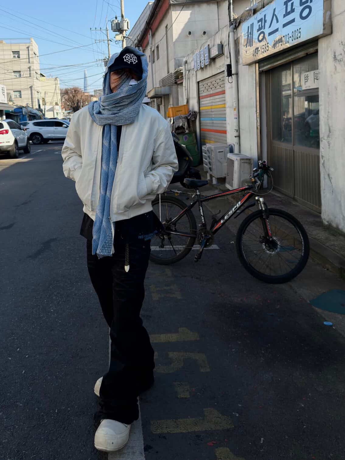 BLR Curved Line Flight Jacket Ivory 착용 스타일