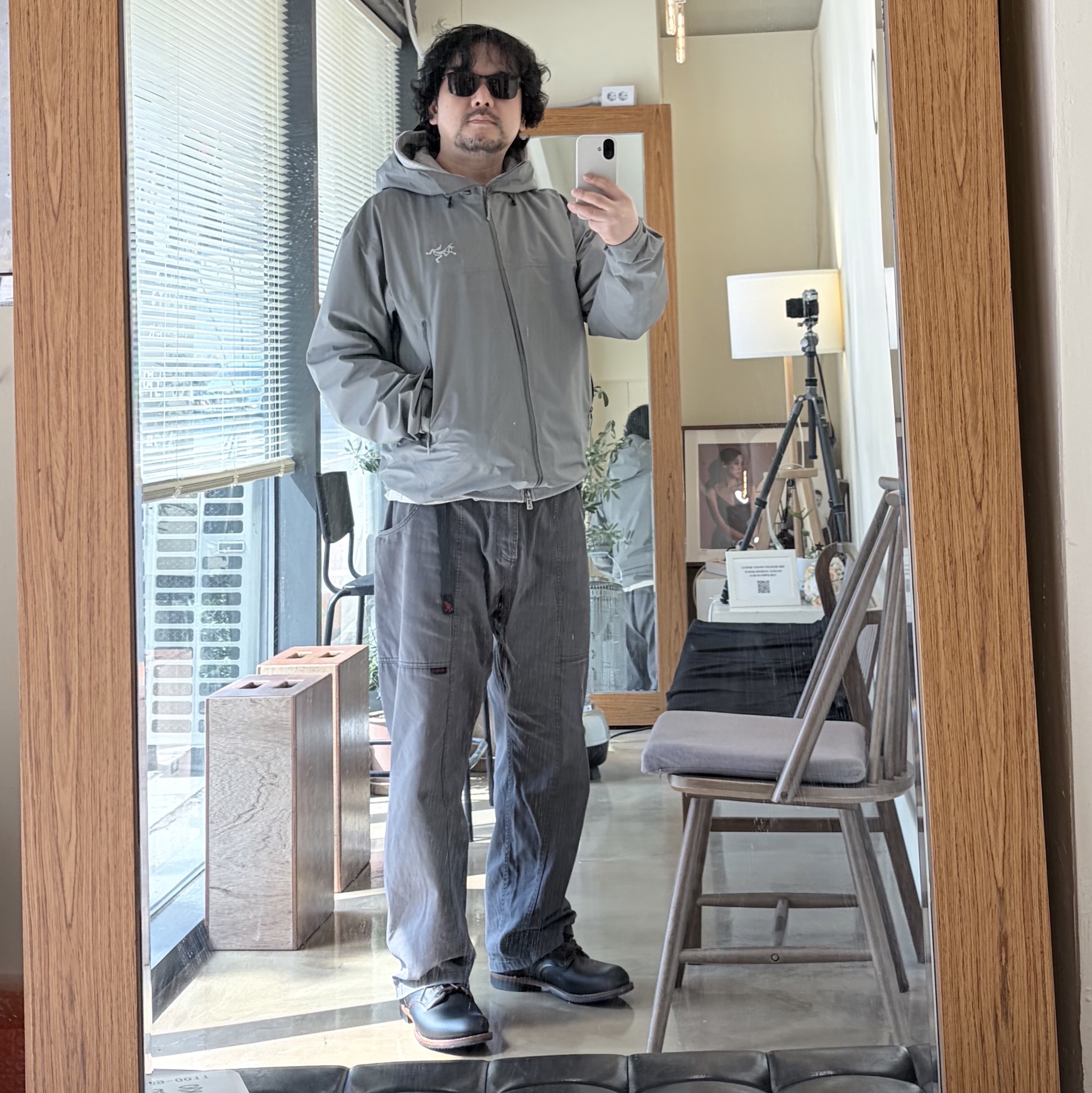 Red Wing  Beckman Flatbox 9060 Black Klondike - D, Arc'teryx Beta SL Jacket Void 착용 스타일