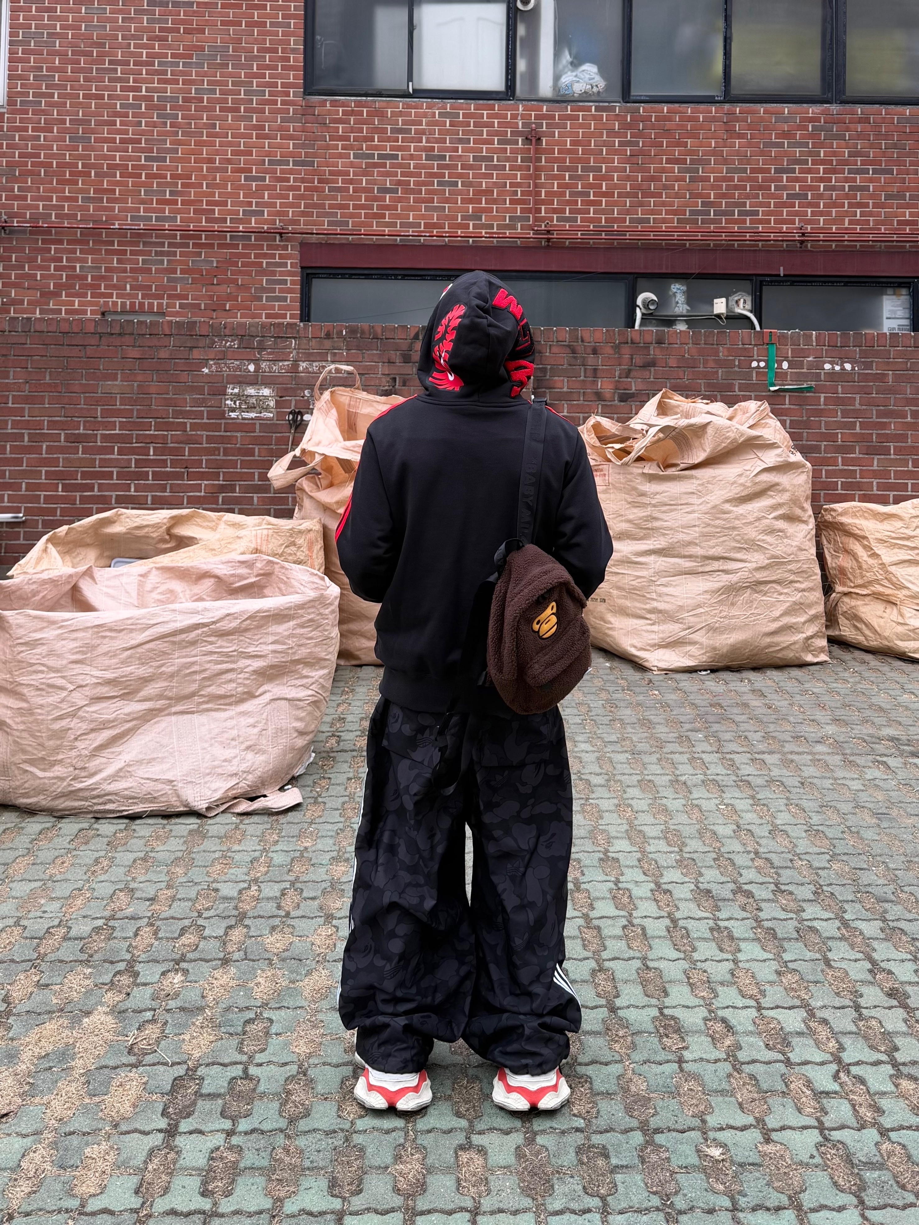 Adidas x BAPE Jacquard Pants Black - KR Sizing, Adidas x BAPE Ultimate Shark Hoodie Black - KR Sizing 착용 스타일 - 3