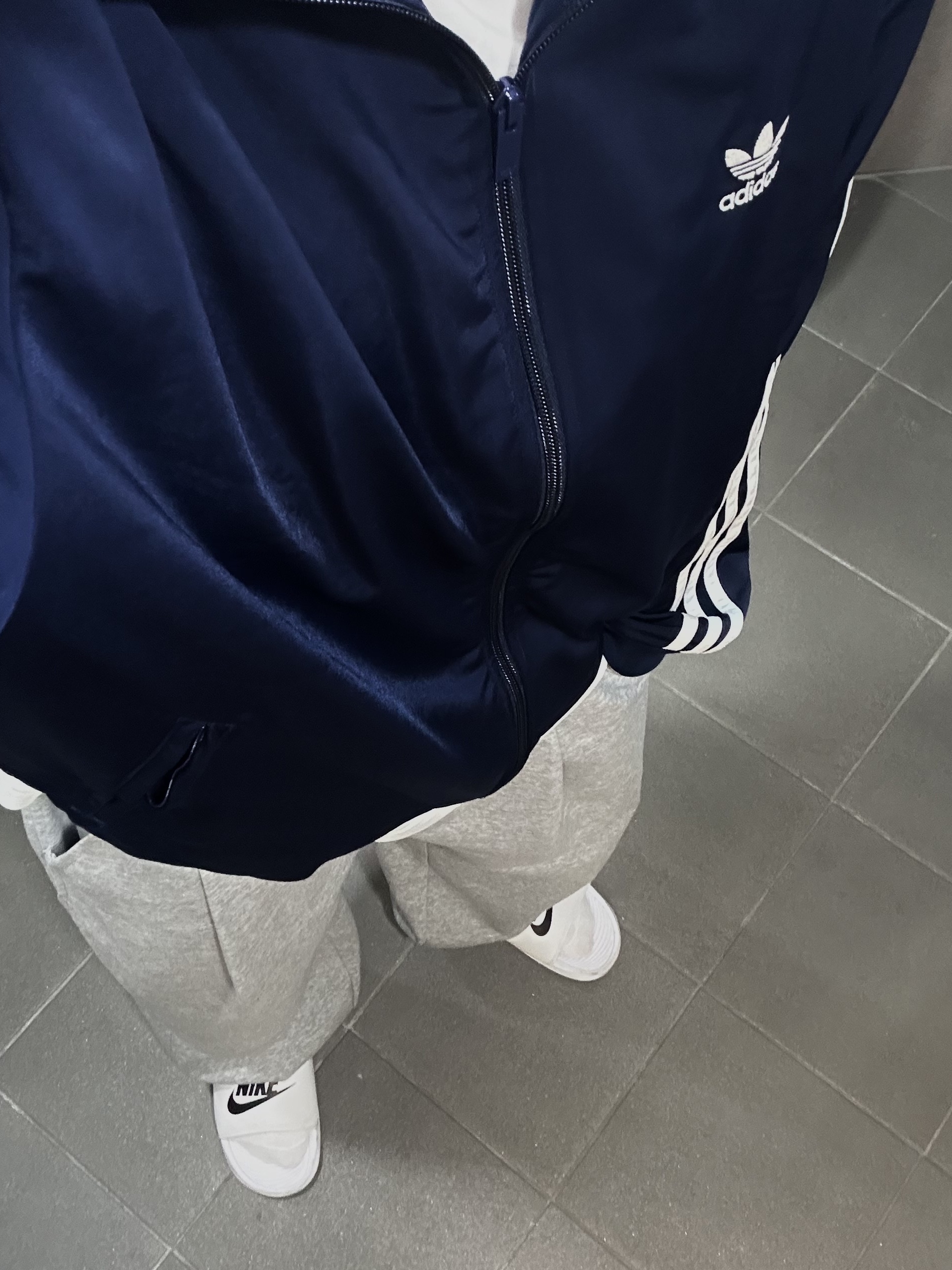 Adidas Adicolor Classic Firebird Track Top Night Indigo - KR Sizing, Nike Victori One Slide White Black 착용 스타일