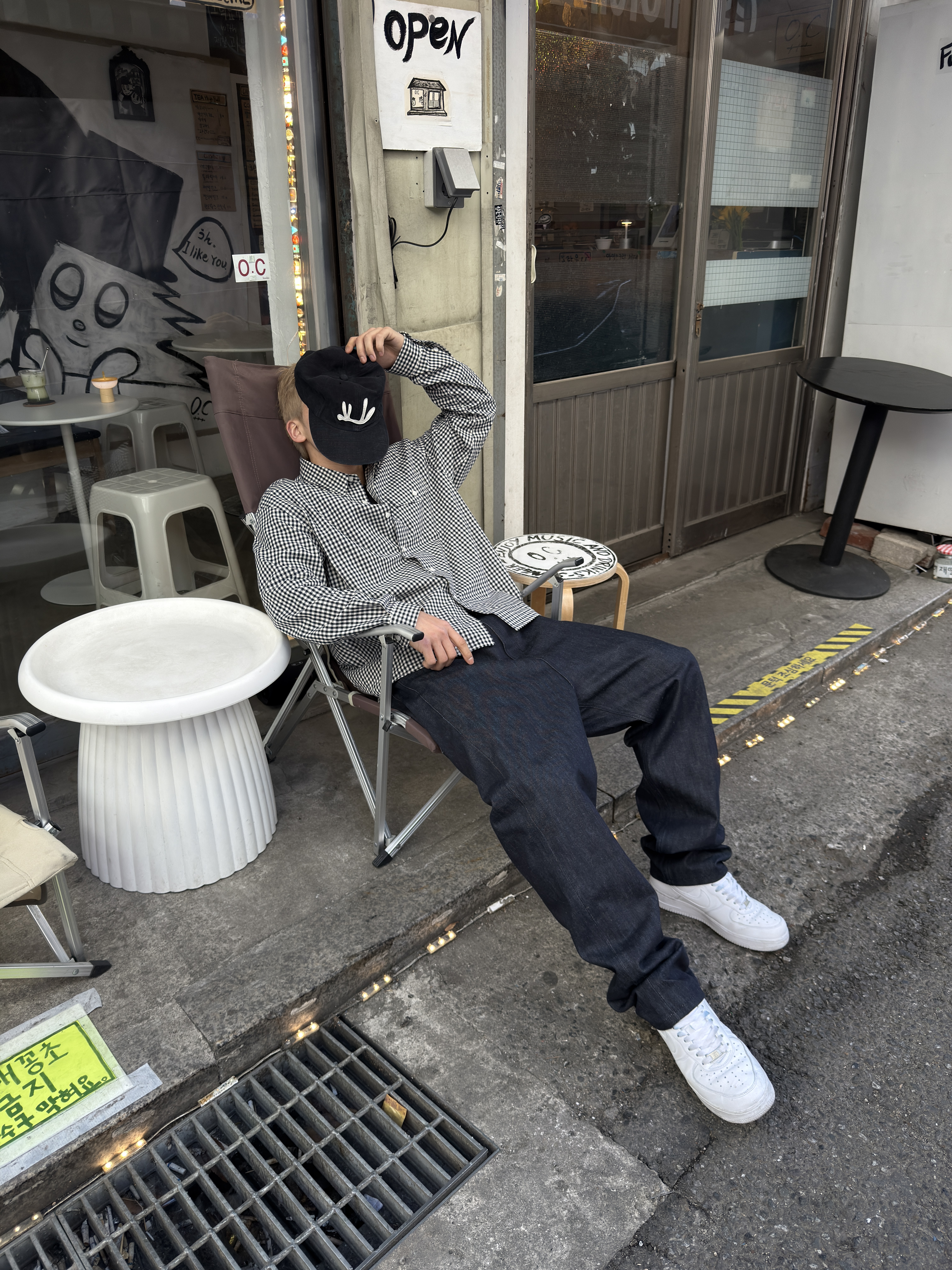 CHOWOO Vintage Washed Downfall Cap Washed Black, CHOWOO One Pocket Regular Check Shirt Navy 착용 스타일 - 1