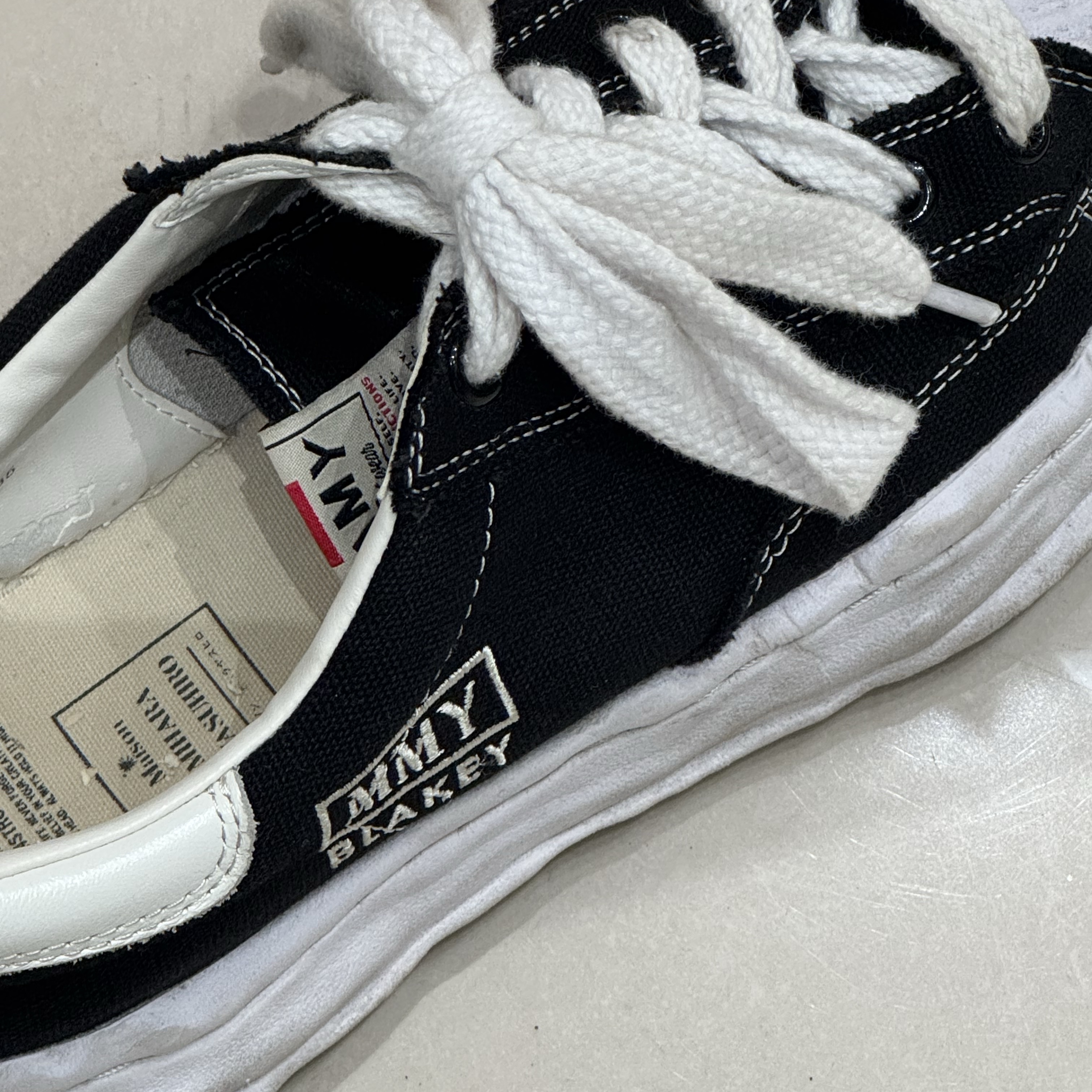 Maison Mihara Yasuhiro Blakey OG Sole Canvas Low-top Sneakers Black White 착용 스타일