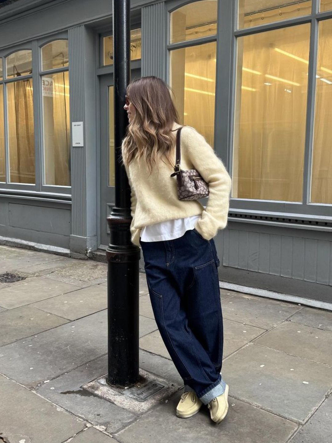 Miu Miu Arcadie Matelasse Nappa Leather Bag Brown, Samo Ondoh Pocket Utility Bag M Nappa Milktea 착용 스타일 - 2