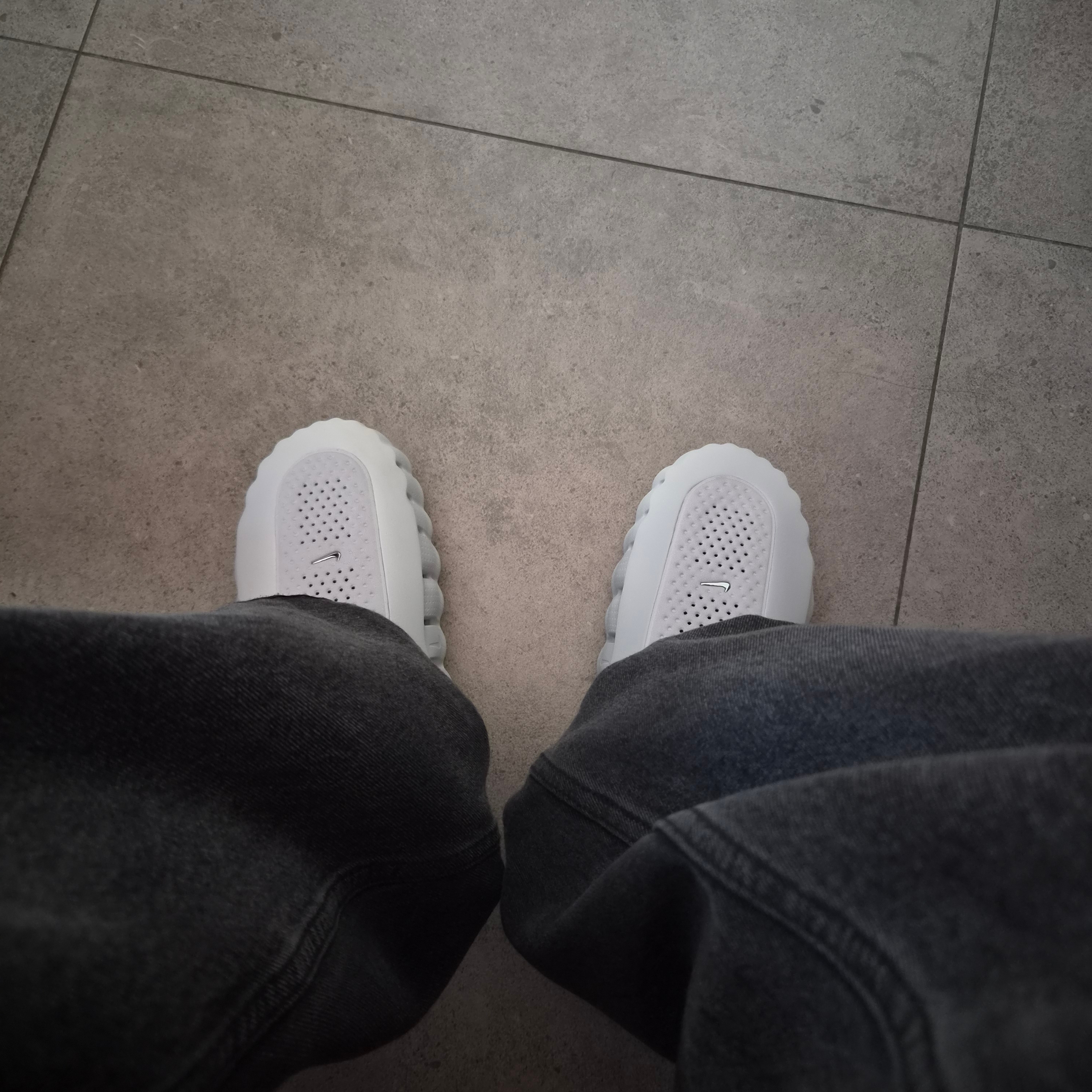 Nike Mind 001 Light Smoke Grey Chrome 착용 스타일