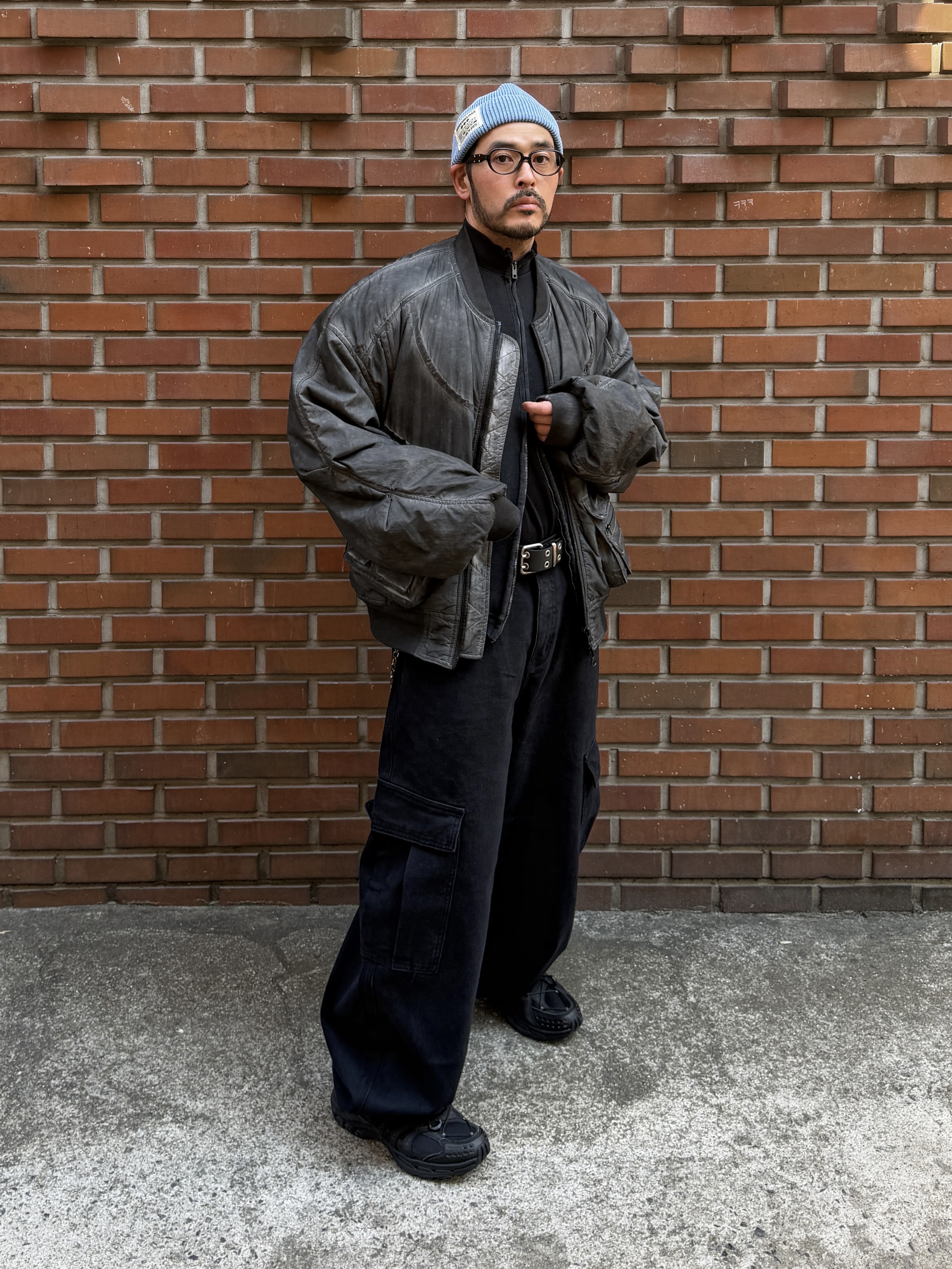 K-SWISS M KONEJO S BK, Undermycar Mu.156 Classic Logo Brush Washed Ribbed Mock Neck Zip-Up Washed Black 착용 스타일 - 3