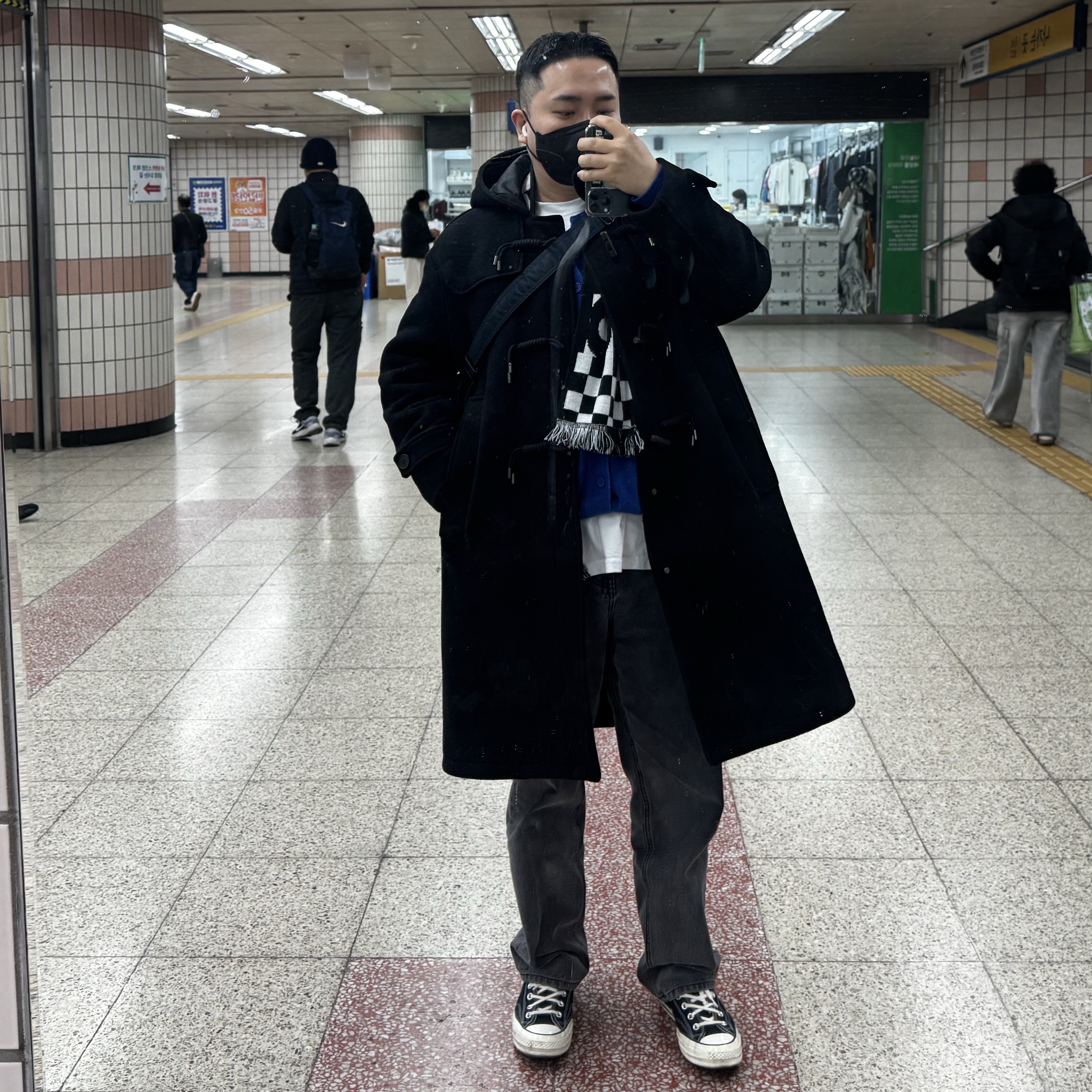 Converse Chuck 70 Ox Black - Standard, Porter Tanker Shoulder Bag S Iron Blue 착용 스타일