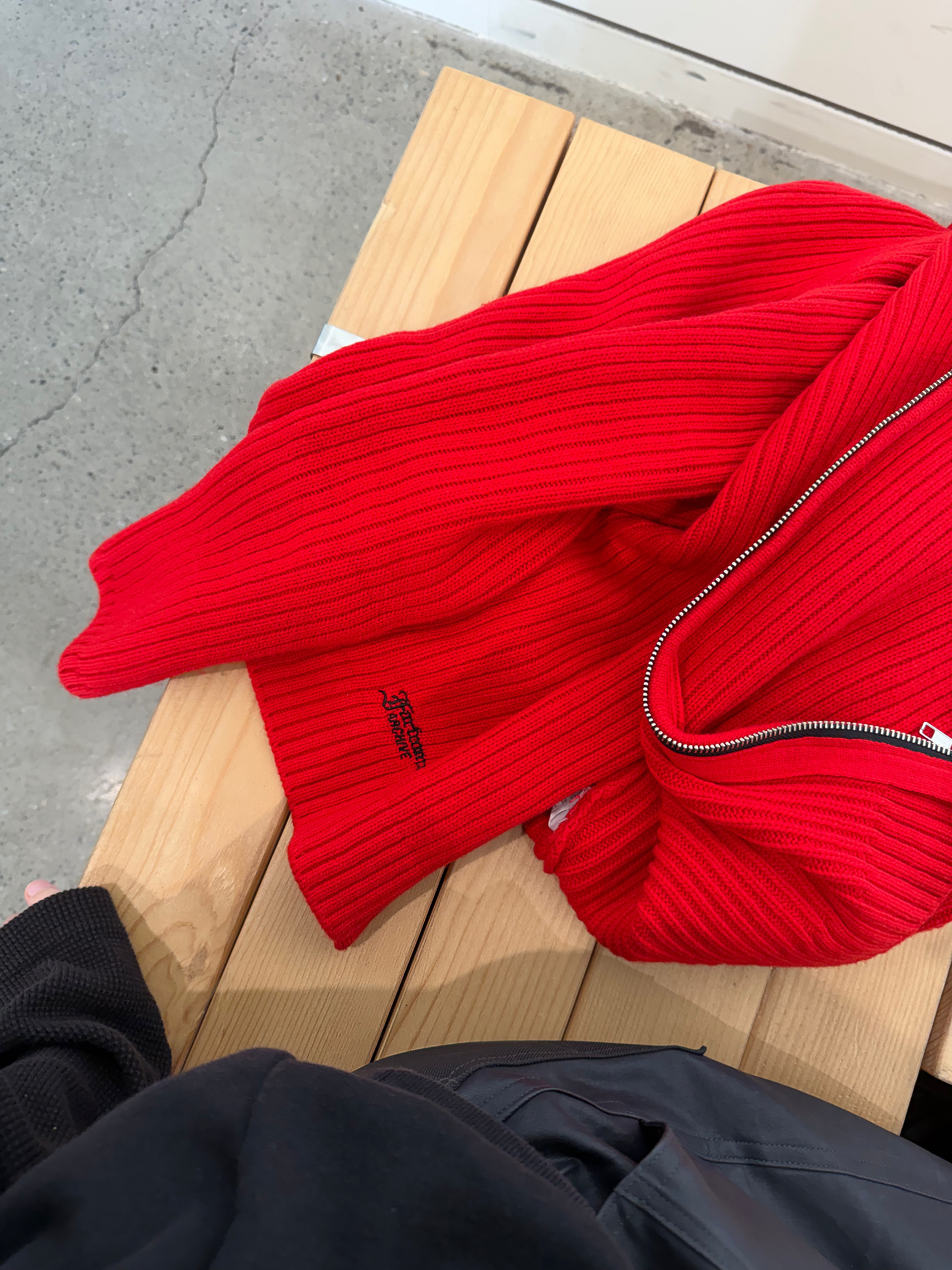 Farfromwhat Far High Neck Rib Knit Zip-Up_Red, farfromwhat far layered work pants_black 착용 스타일 - 2