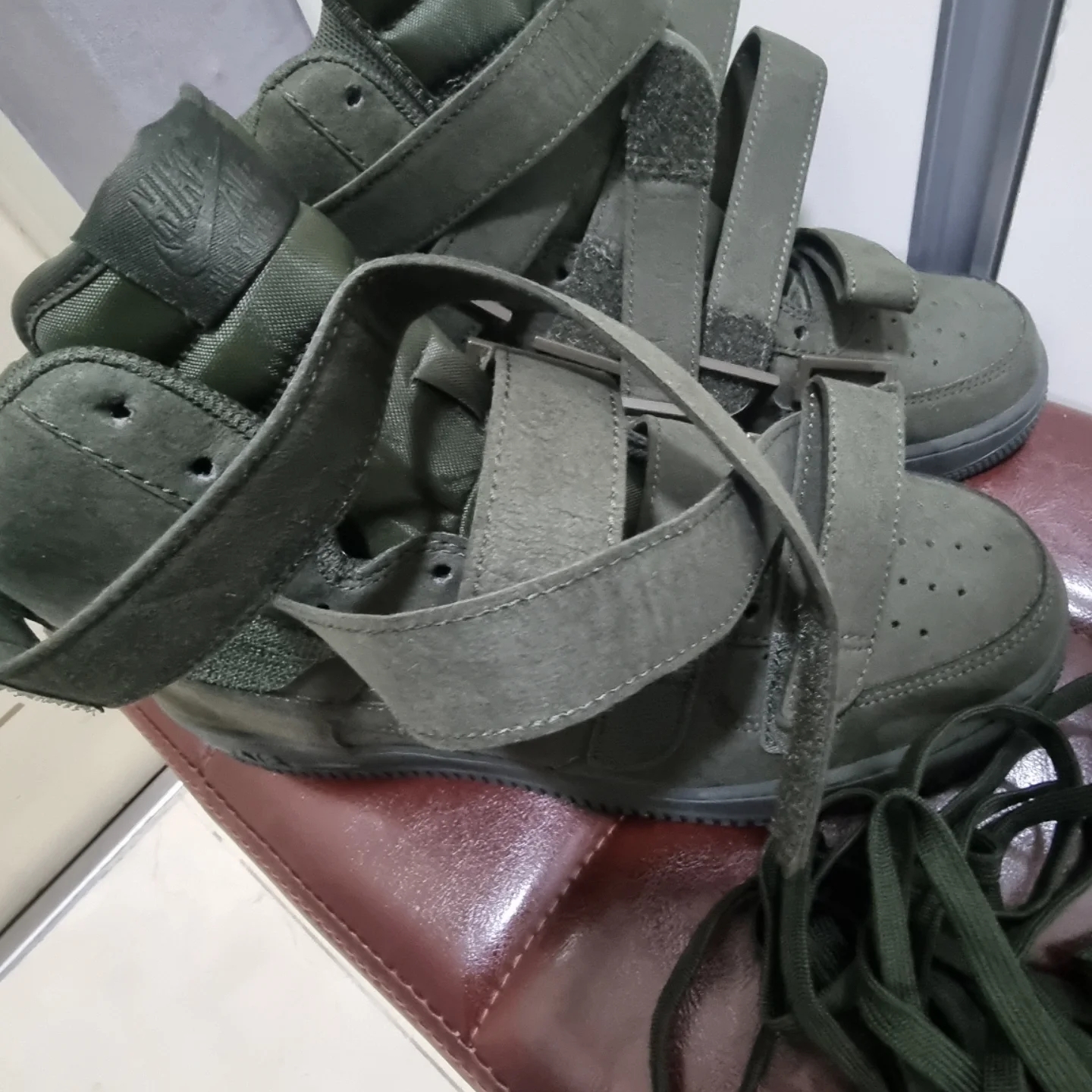 Nike x Billie Eilish Air Force 1 High '07 SP Sequoia 착용 스타일