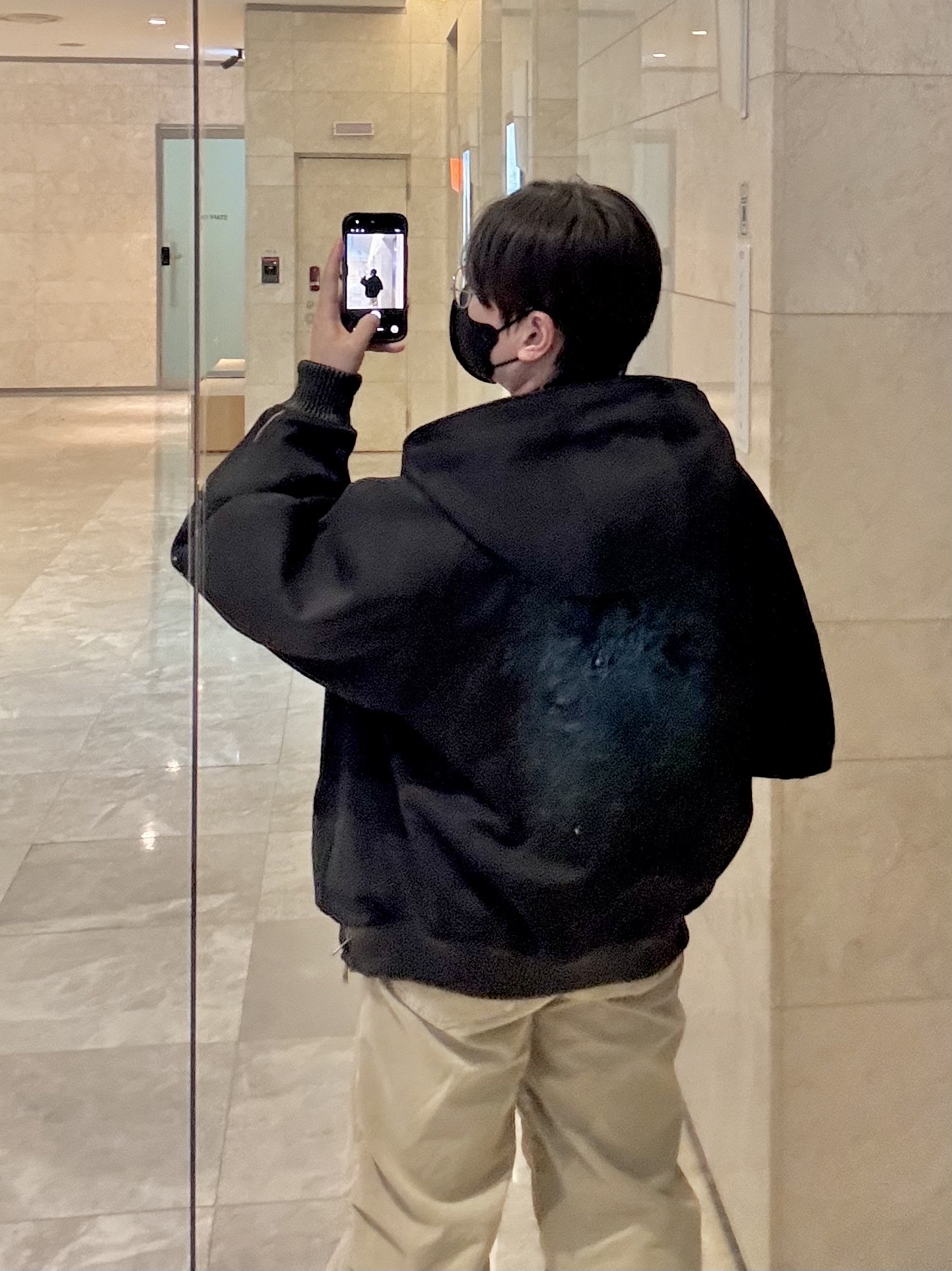 Balenciaga 3XL Extreme Lace Sneakers Egg Shell, Wooyoungmi Merry Go Round Back Logo Hooded T-Shirt Black - 26SS 착용 스타일 - 10