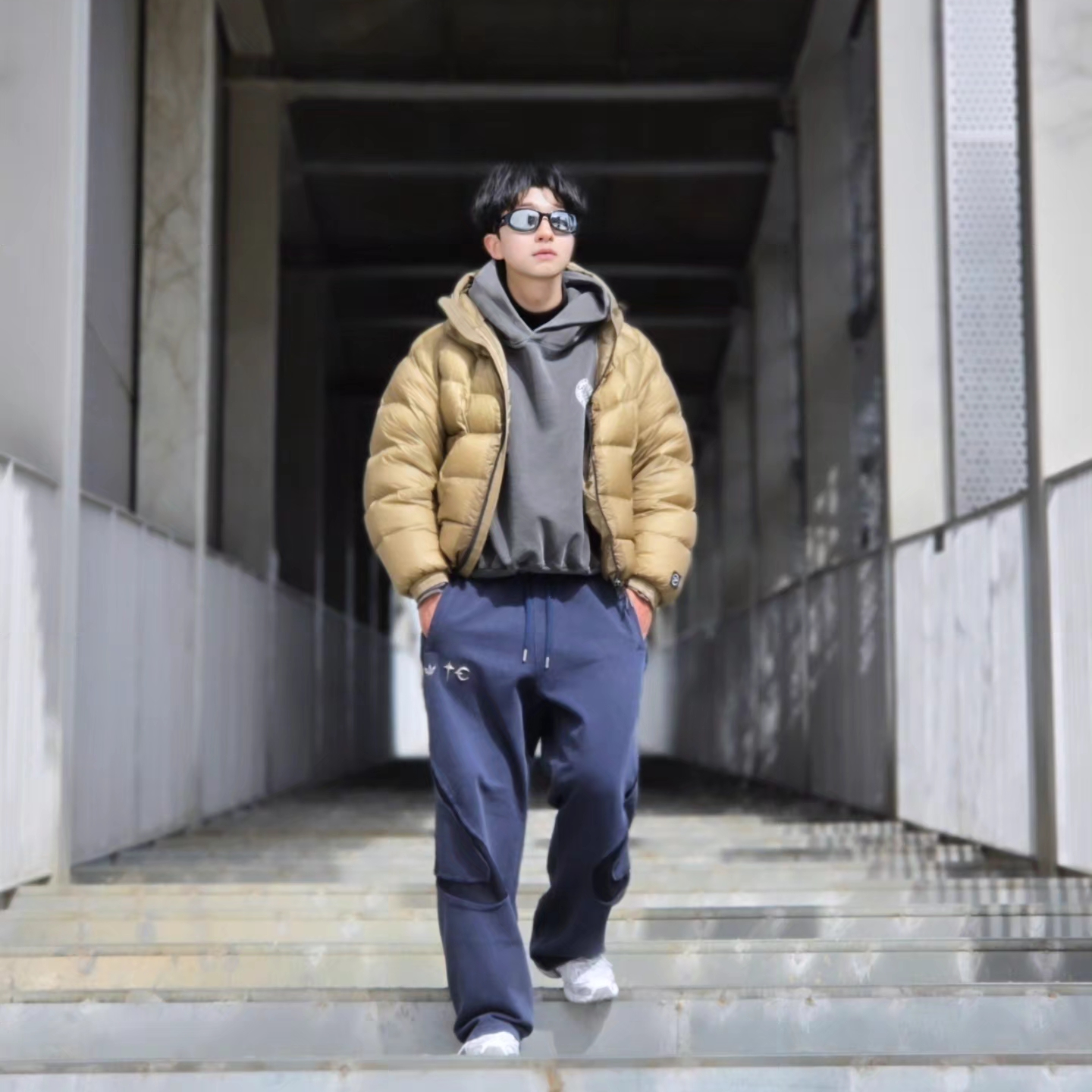 Punch Drunk Parties Circle Logo Garment Dyed Hoodie Charcoal, Adidas x Thug Club Teamgeist Sweatpants Night Indigo - KR Sizing 착용 스타일 - 5