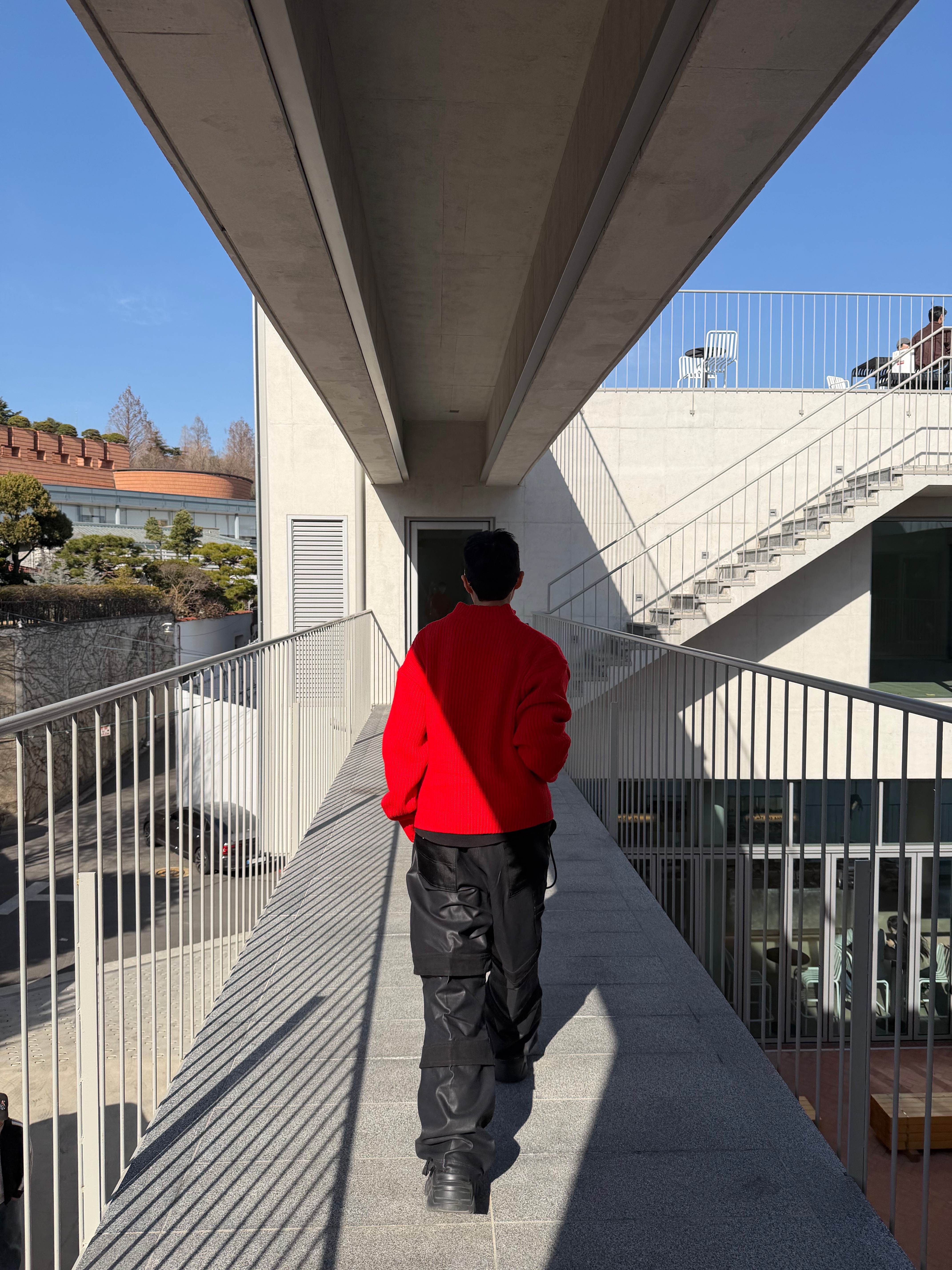 Farfromwhat Far High Neck Rib Knit Zip-Up_Red, farfromwhat far layered work pants_black 착용 스타일 - 9