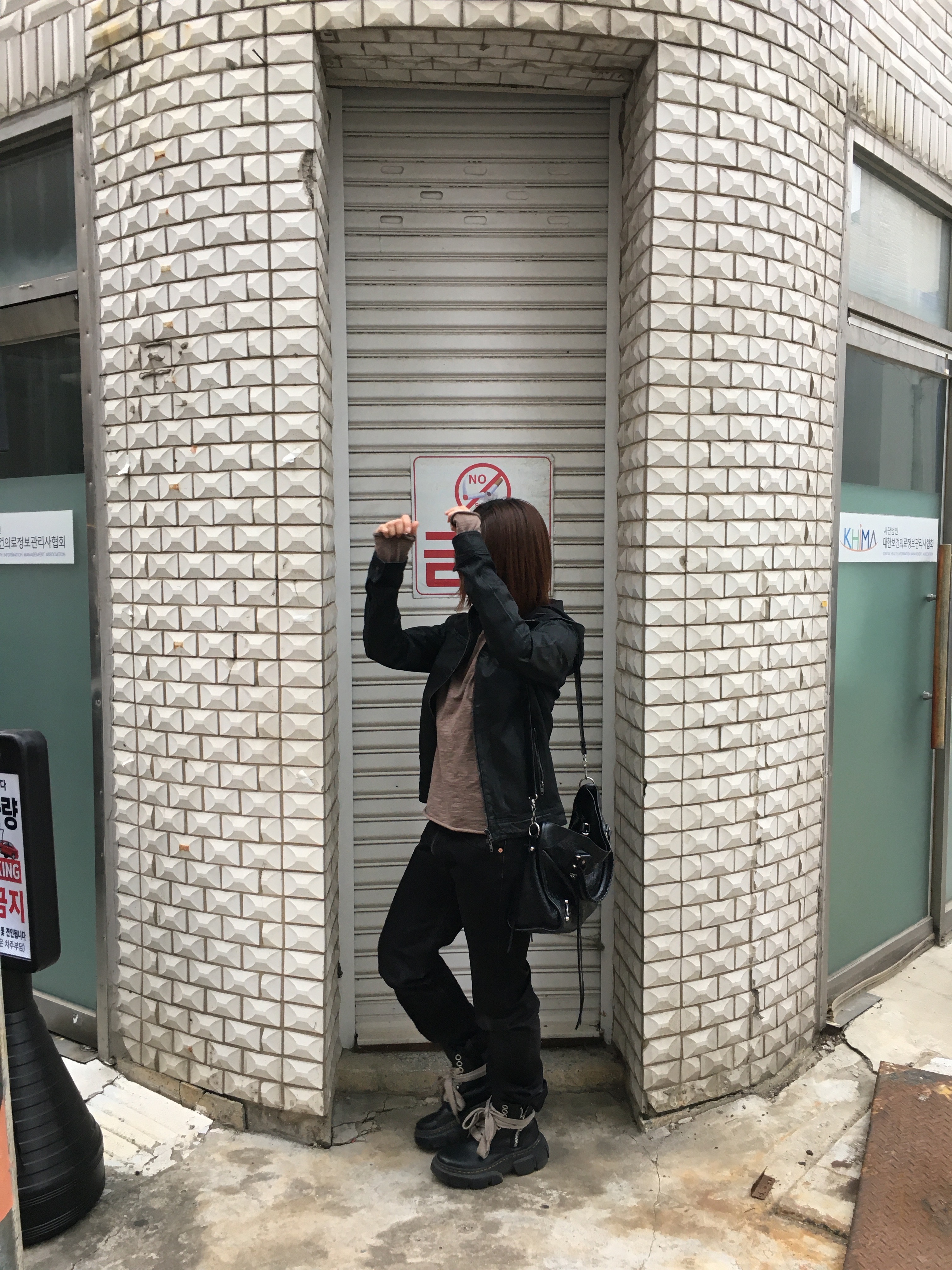 Balenciaga Le City Medium Bag Black Silver, Dr. Martens x Rick Owens 1460 DMXL Jumbo Lace Boots Black 착용 스타일