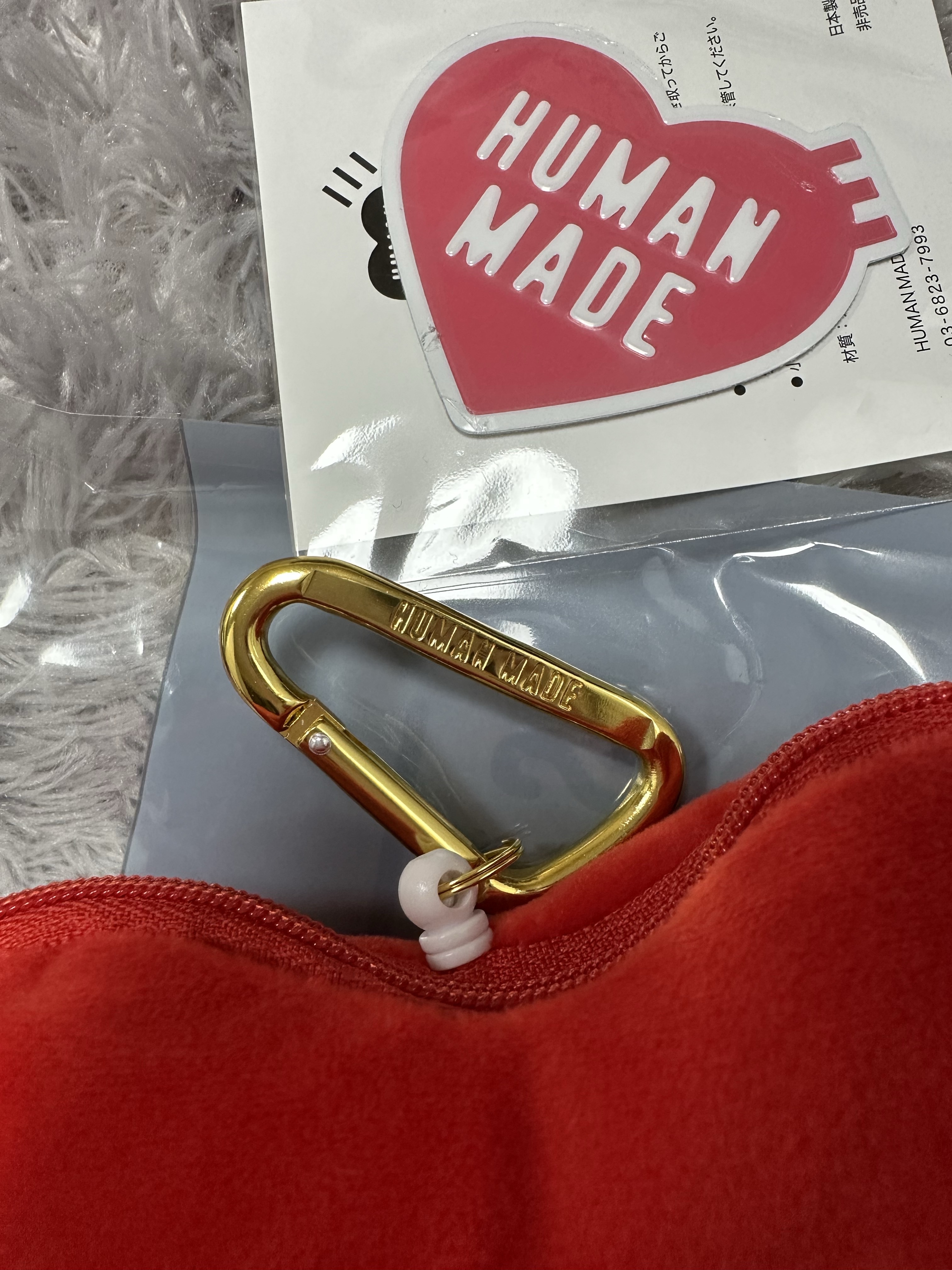 Human Made Heart Pass Case Red 착용 스타일 - 4