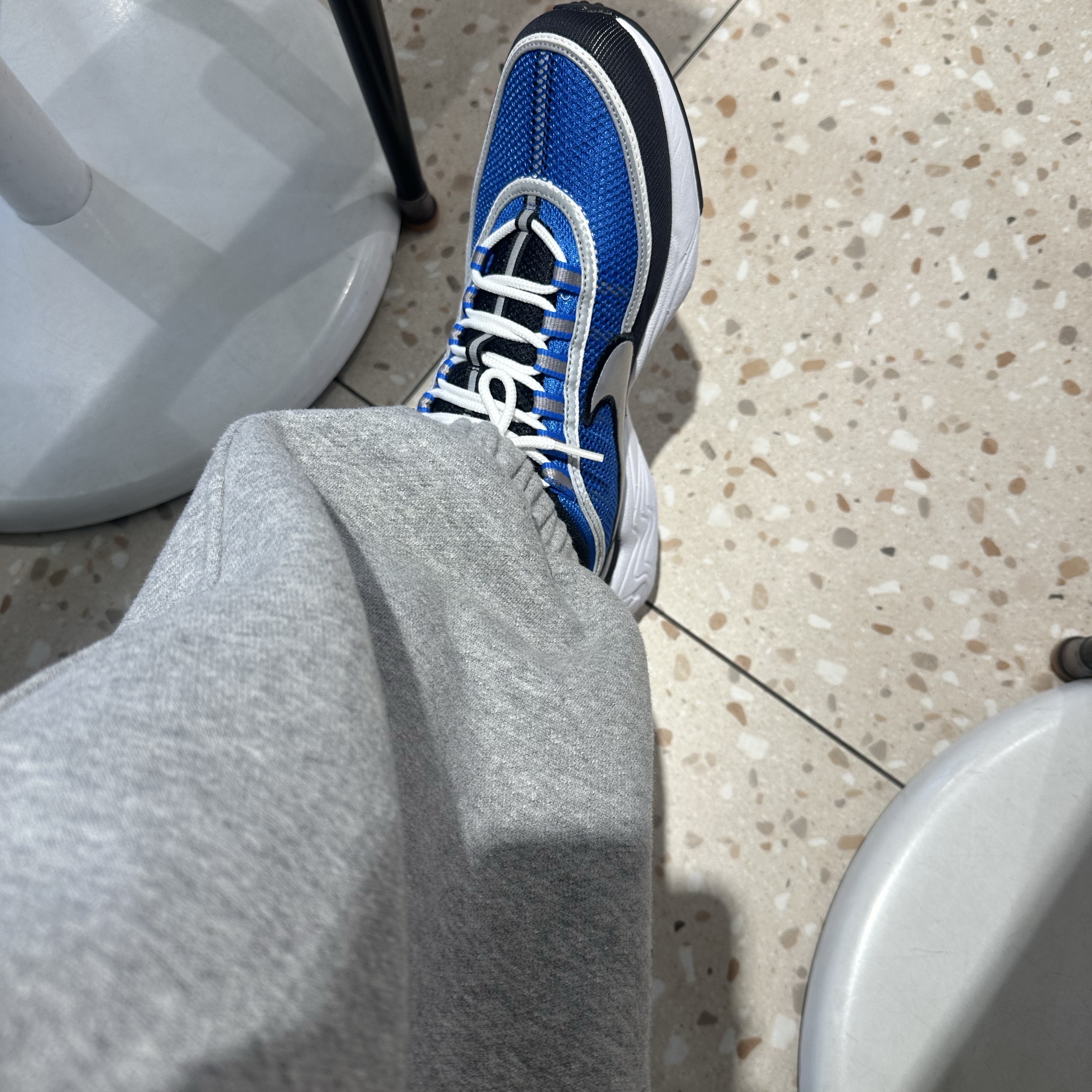 Nike Air Zoom Spiridon Black and Signal Blue 착용 스타일 - 2