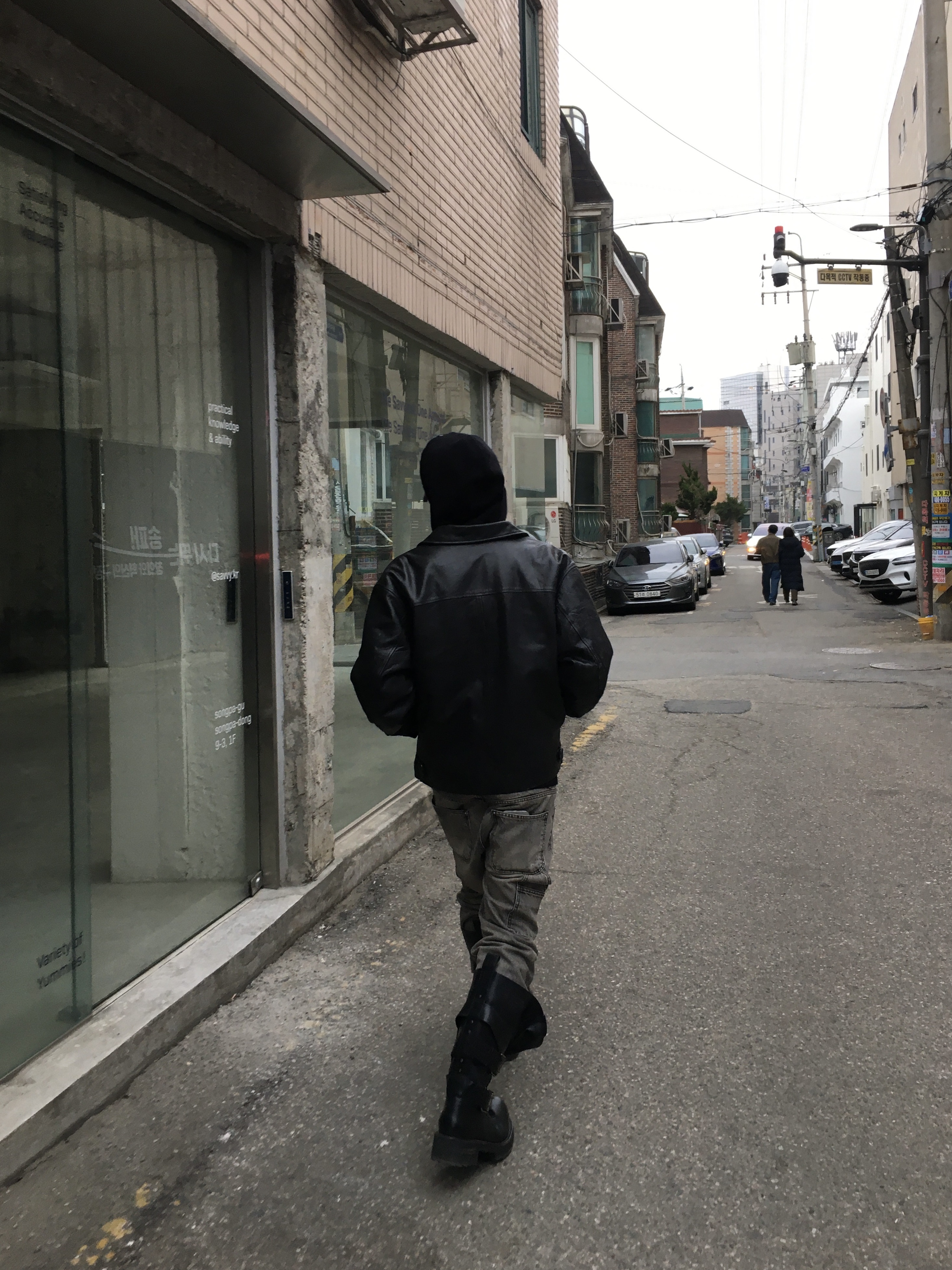 Balenciaga Venom High Boot Black 착용 스타일 - 2