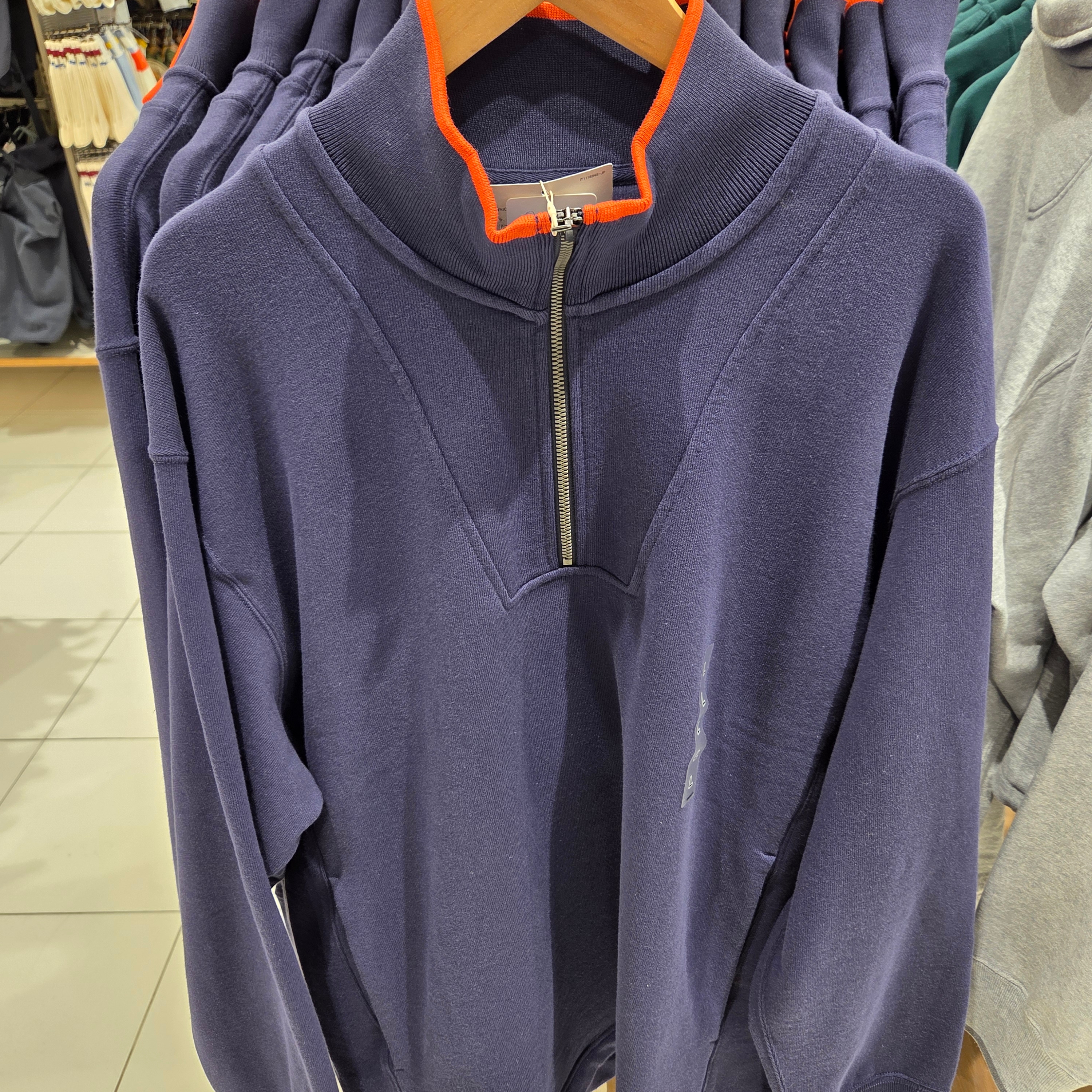 Uniqlo x JW Anderson Sweat Half-Zip Pullover Navy 착용 스타일