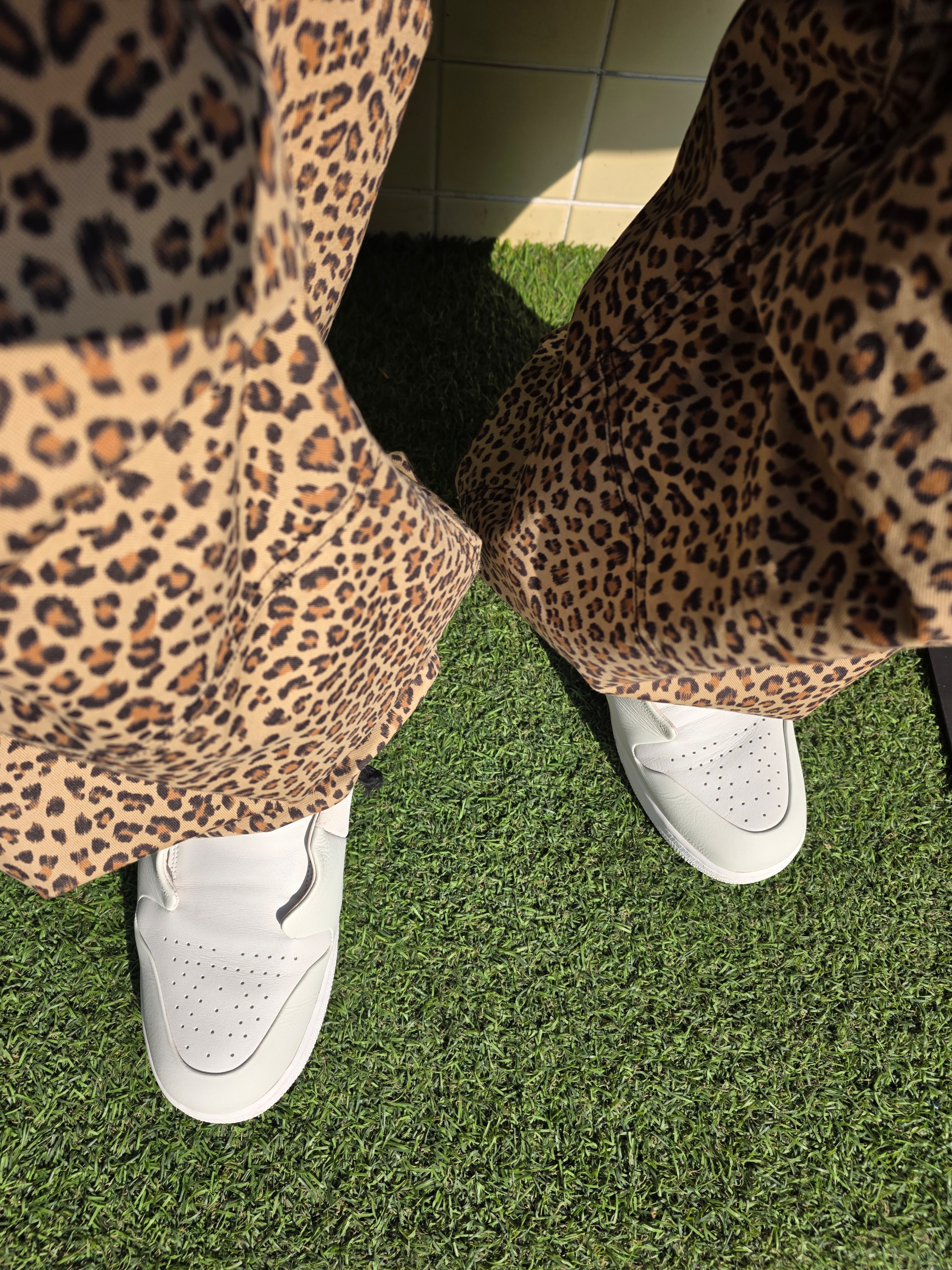 Essentials x New Era 59FIFTY Fitted Cap Cream Black, Human Made Military Card Case Beige 착용 스타일 - 3