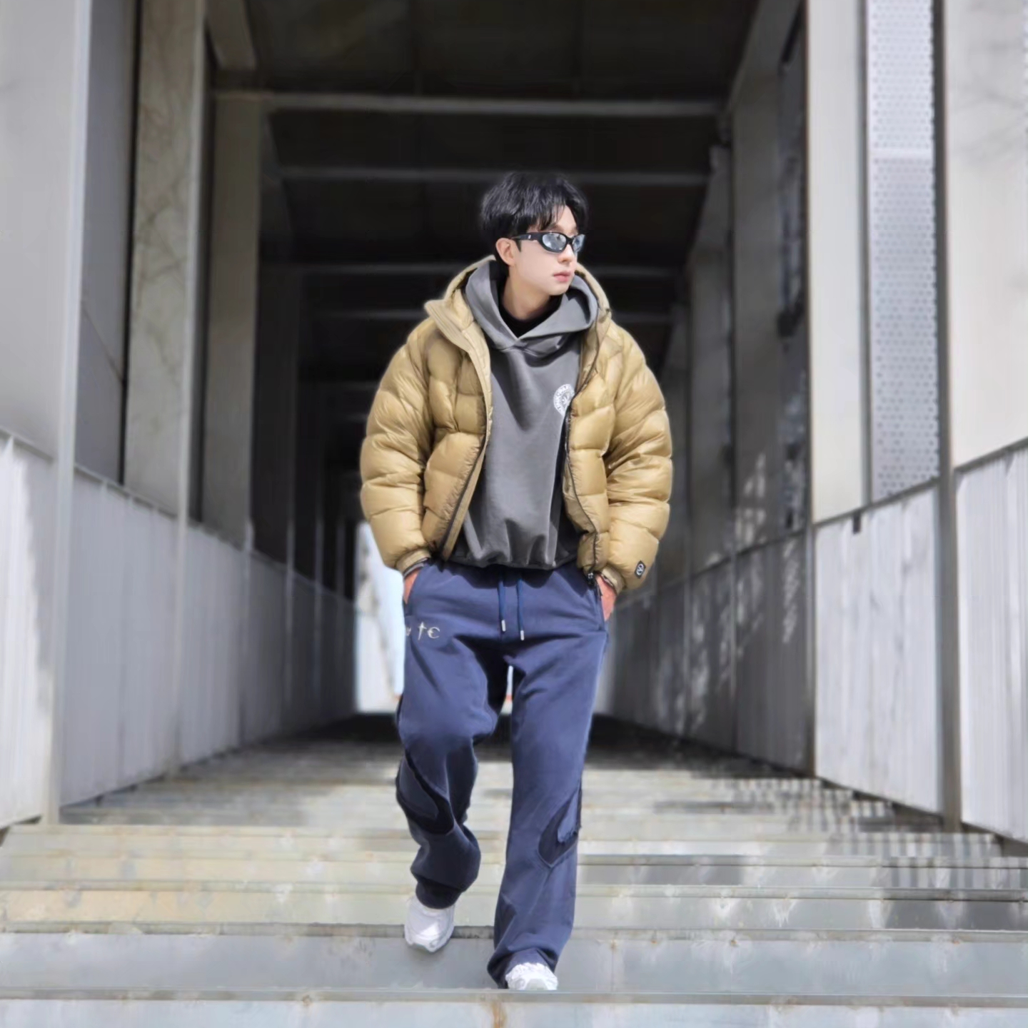 Punch Drunk Parties Circle Logo Garment Dyed Hoodie Charcoal, Adidas x Thug Club Teamgeist Sweatpants Night Indigo - KR Sizing 착용 스타일 - 4