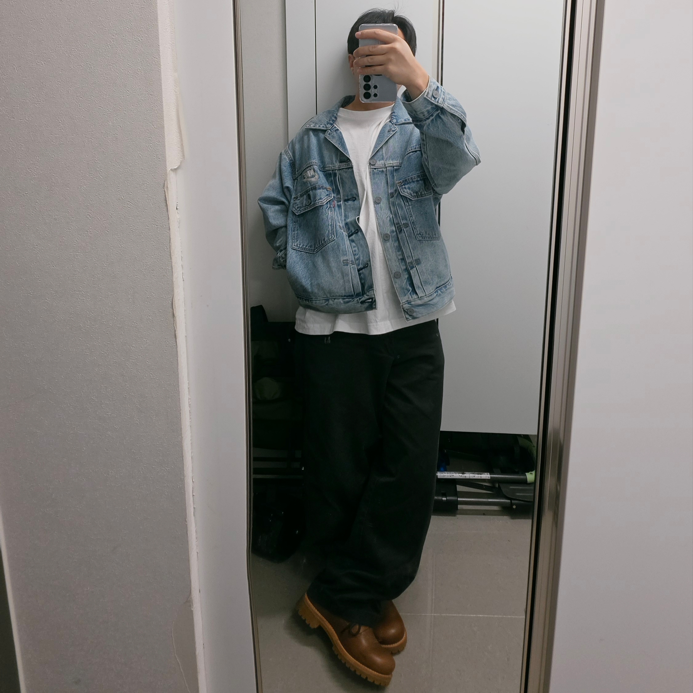 Levi's x Nike Trucker Jacket Light Blue 착용 스타일