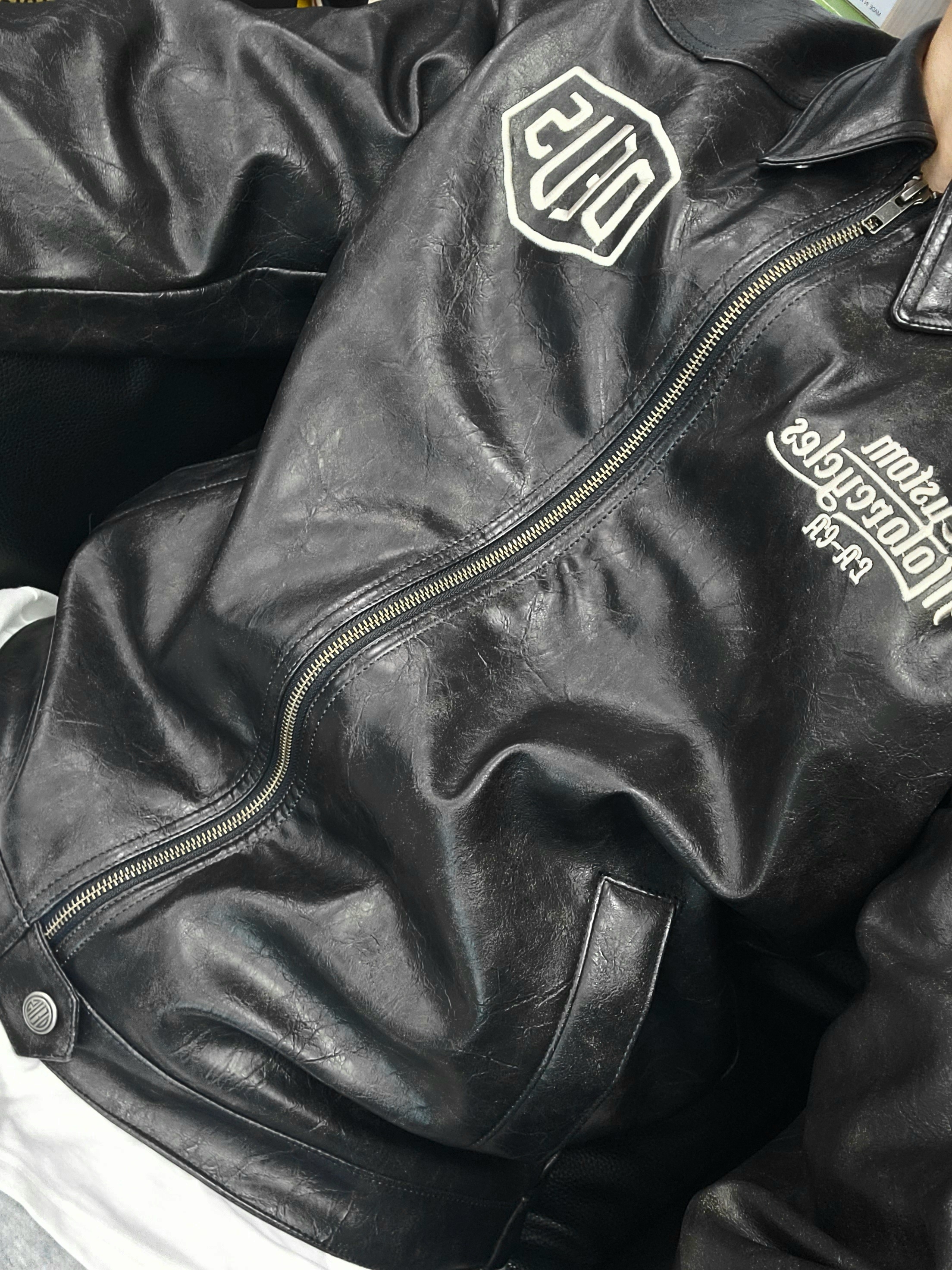 Deus Ex Machina Rider’s Friend Jacket Black, Deus Ex Machina Seoul College T-Shirt White 착용 스타일 - 1