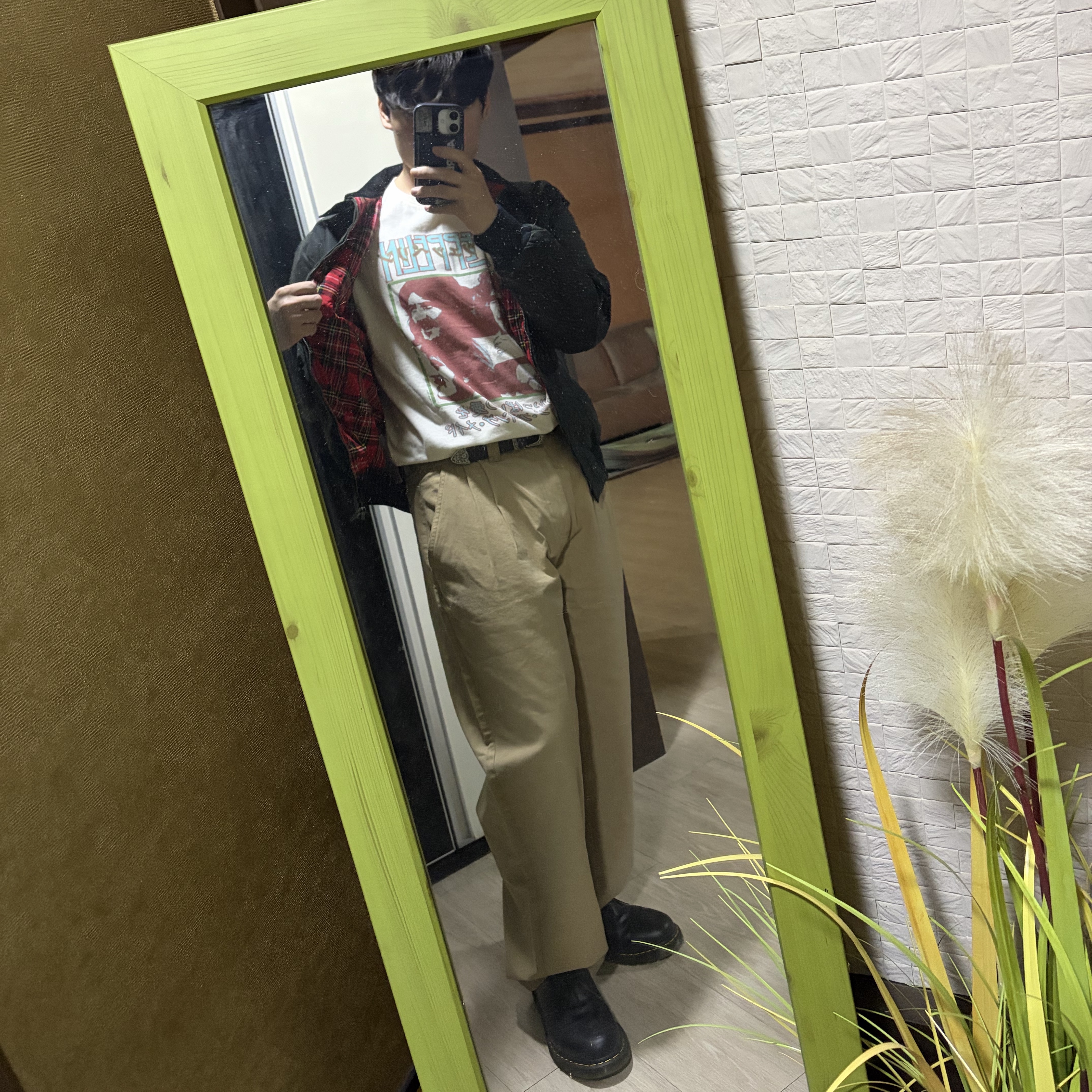 Dr. Martens 1461 Smooth Black, Millo Archive Base Chino Pants Beige 착용 스타일 - 2