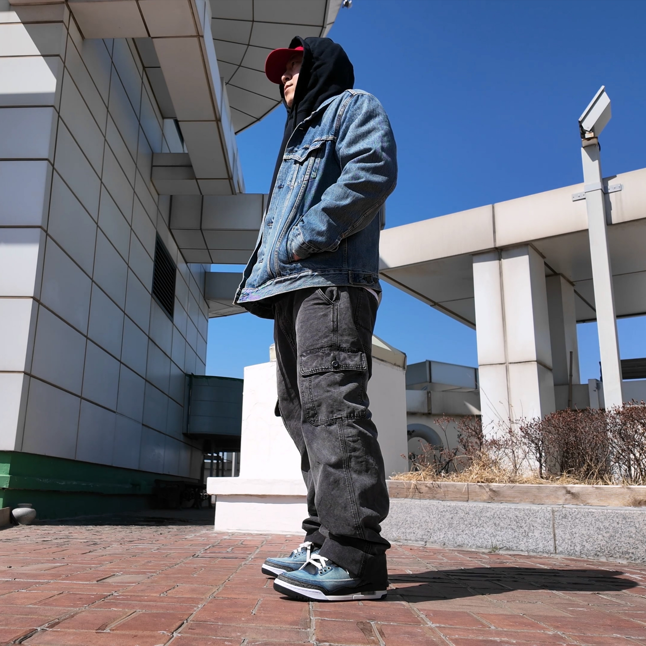 Jordan 3 x Levi’s Indigo and Gym Red 착용 스타일 - 7