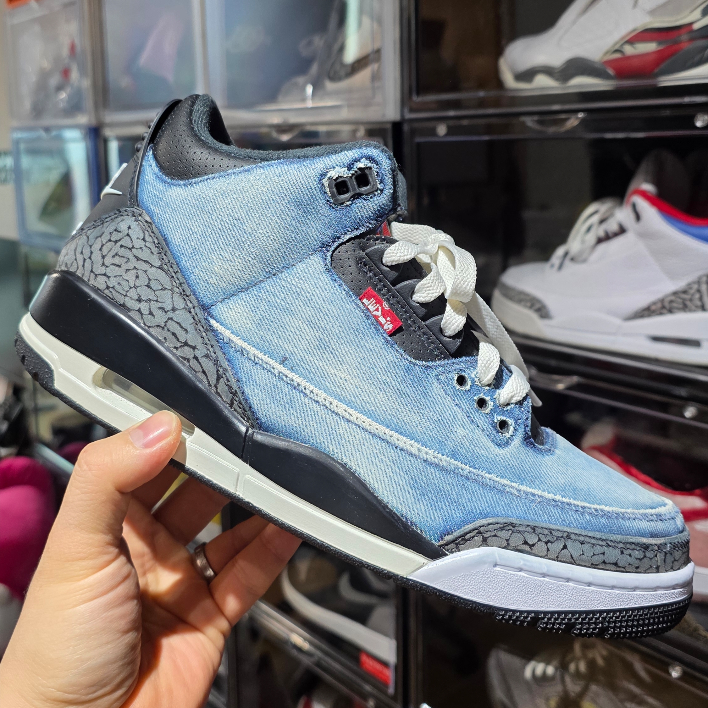 Jordan 3 x Levi’s Indigo and Gym Red 착용 스타일 - 2