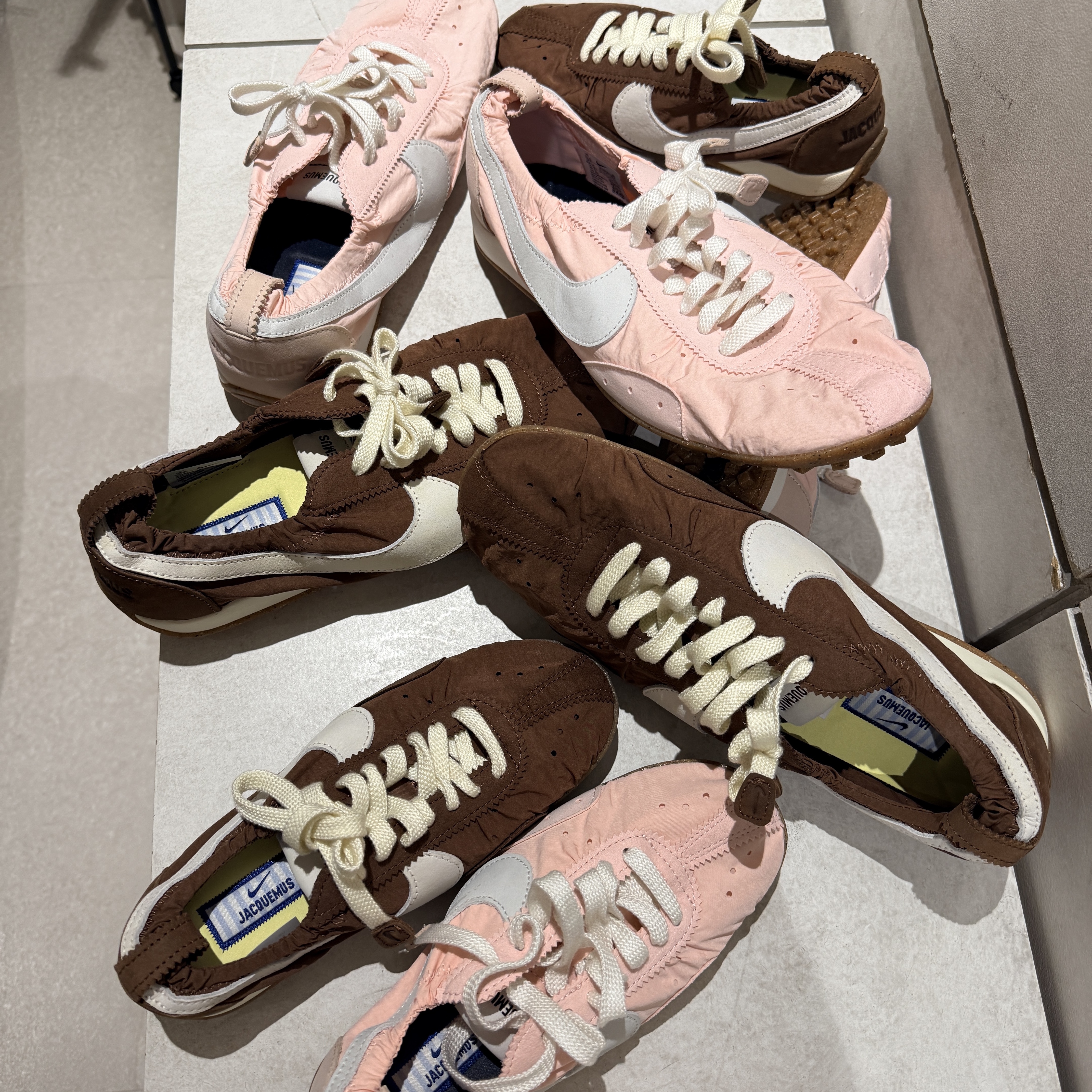 Nike x Jacquemus Moon Shoe SP Fauna Brown Cashmere, Nike x Jacquemus Moon Shoe SP Aluminum Pink Sail 착용 스타일 - 6