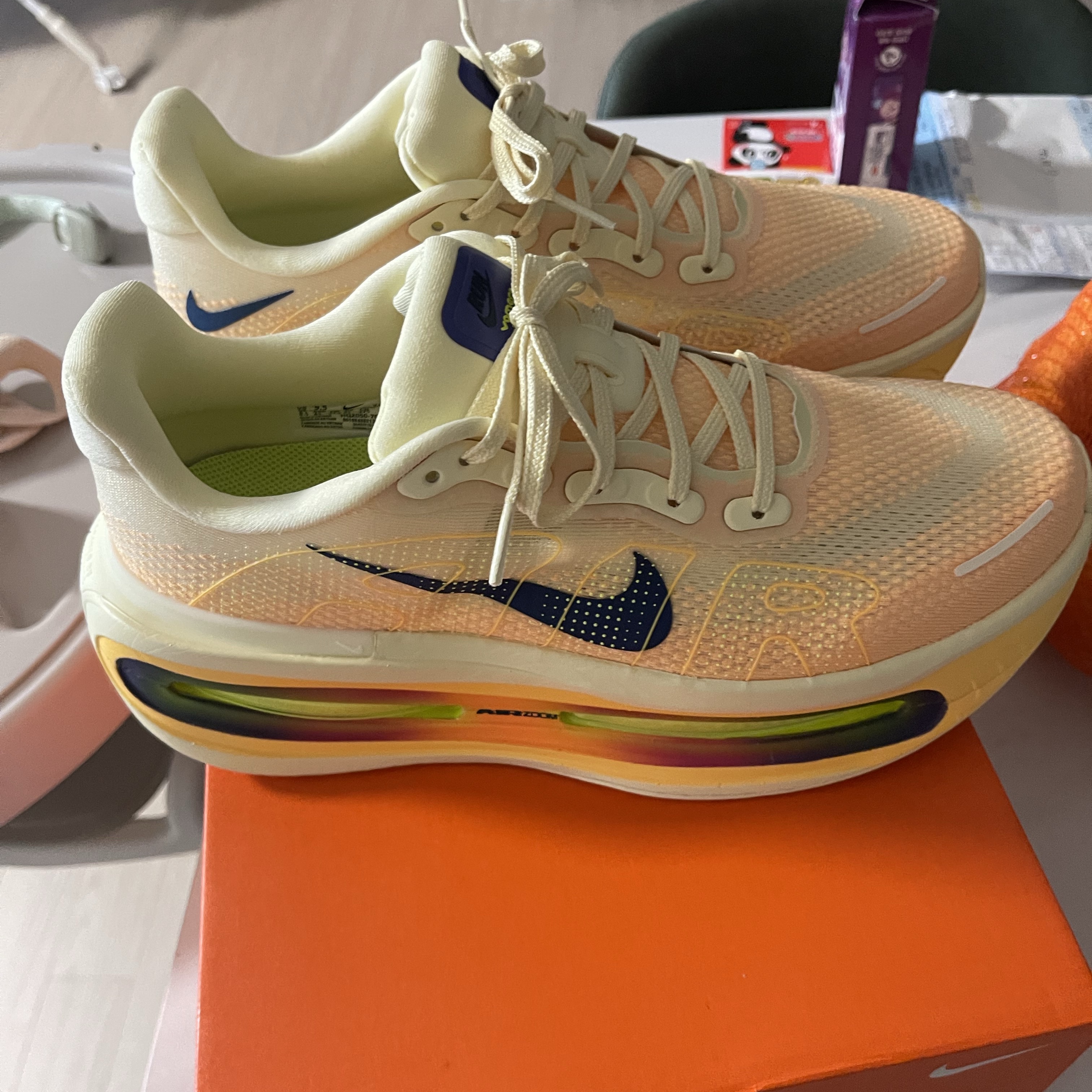 Nike Vomero Premium Alabaster Blue Void 착용 스타일