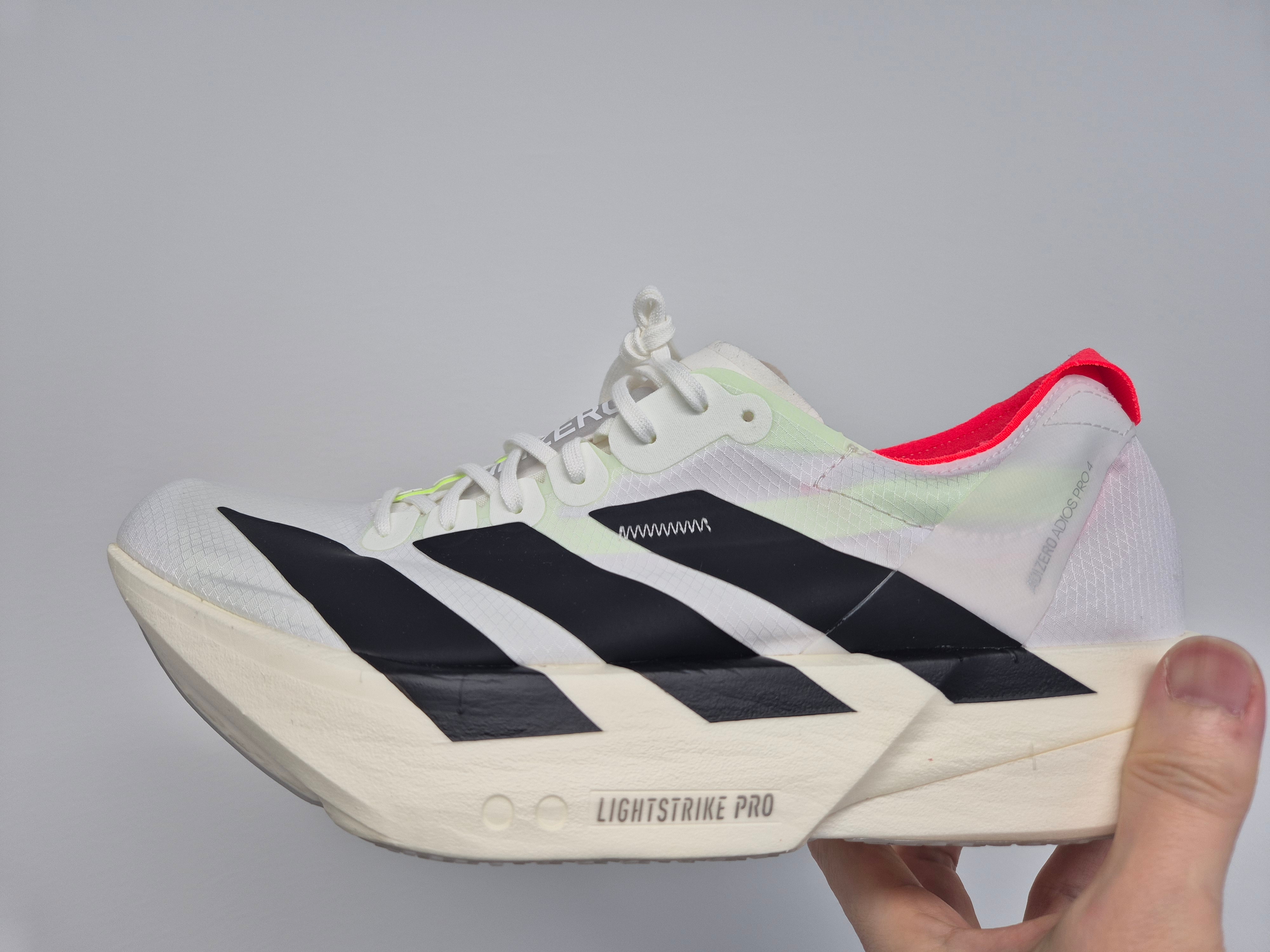 Adidas Adizero Adios Pro 4 Cloud White Core Black 착용 스타일 - 1