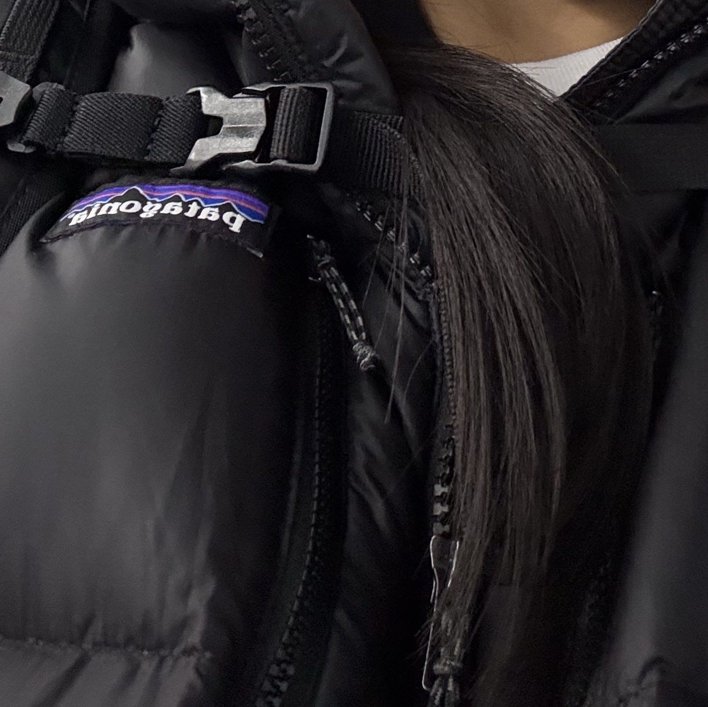 Patagonia Fitz Roy Down Hoody Black 착용 스타일