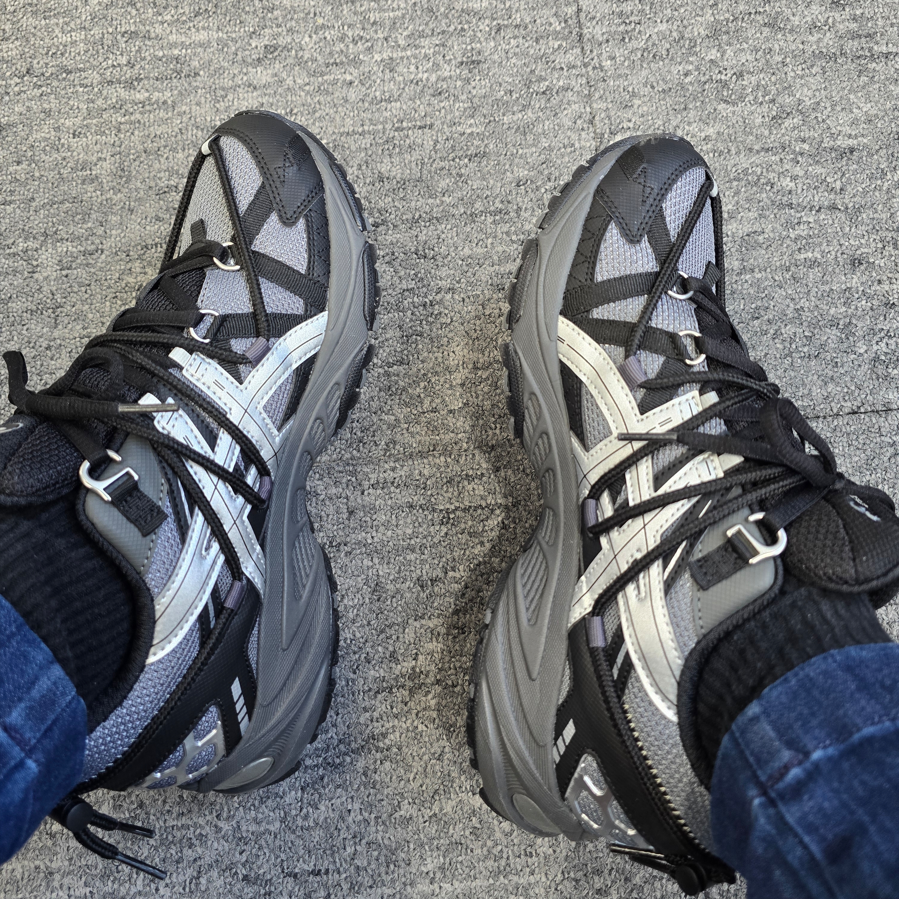 Asics Gel-Kahana TR V2 Meteorite Black 착용 스타일