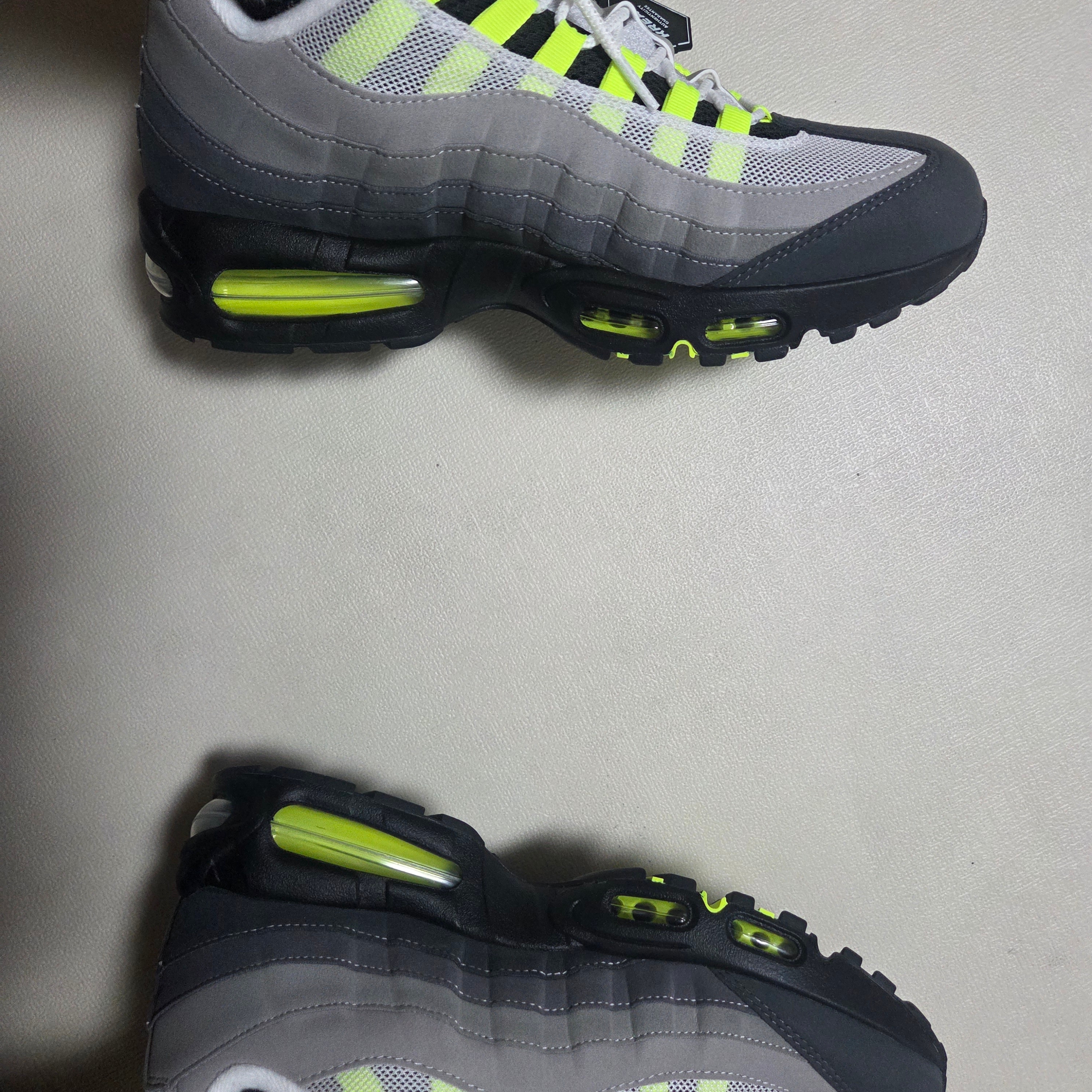 Nike Air Max 95 OG Neon 착용 스타일 - 2
