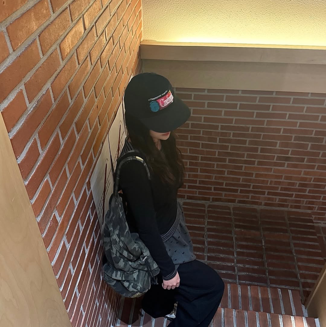 MAINBOOTH Cinefingers Ball Cap BLACK 착용 스타일 - 7