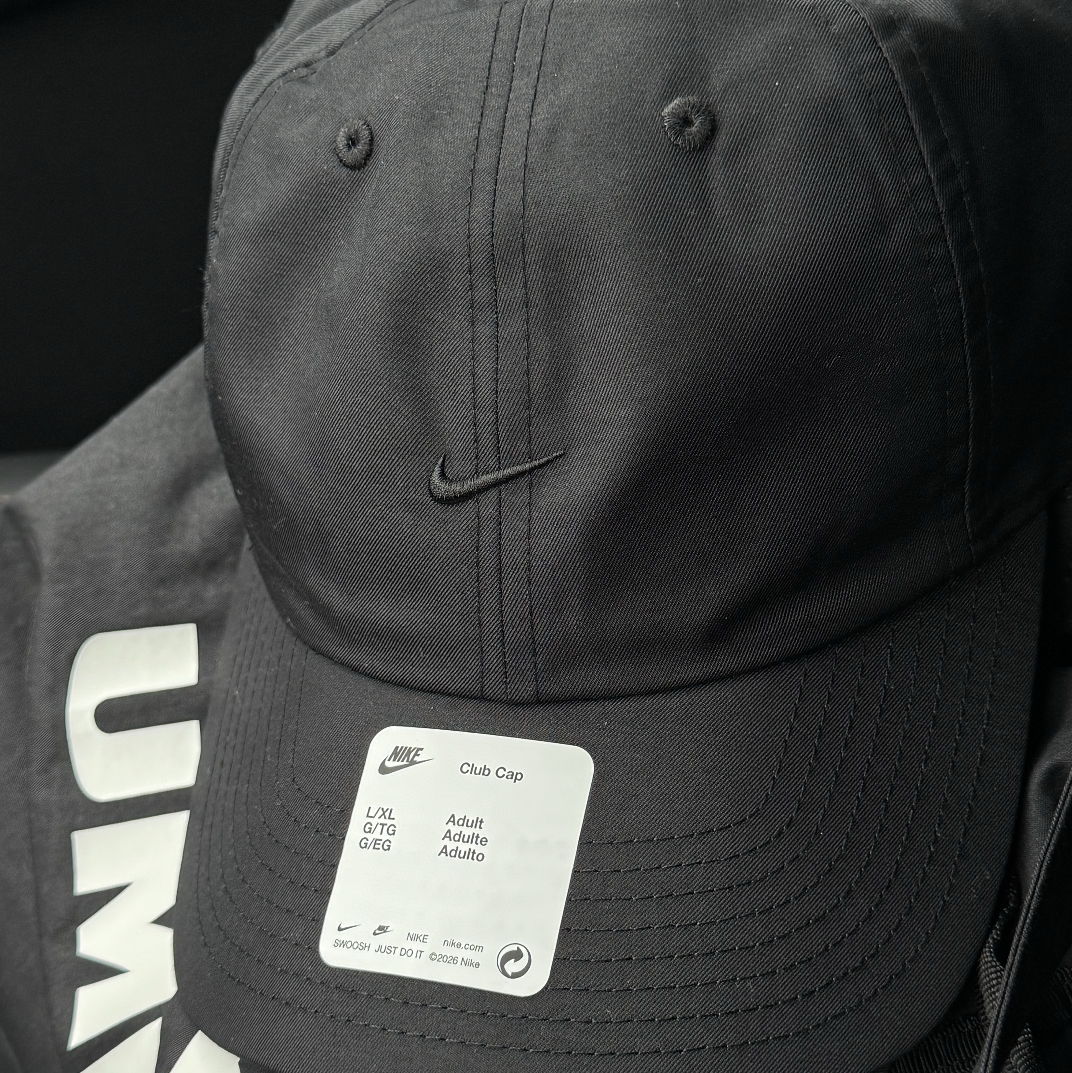 Nike Club Unstructured Swoosh Cap Black 착용 스타일 - 1