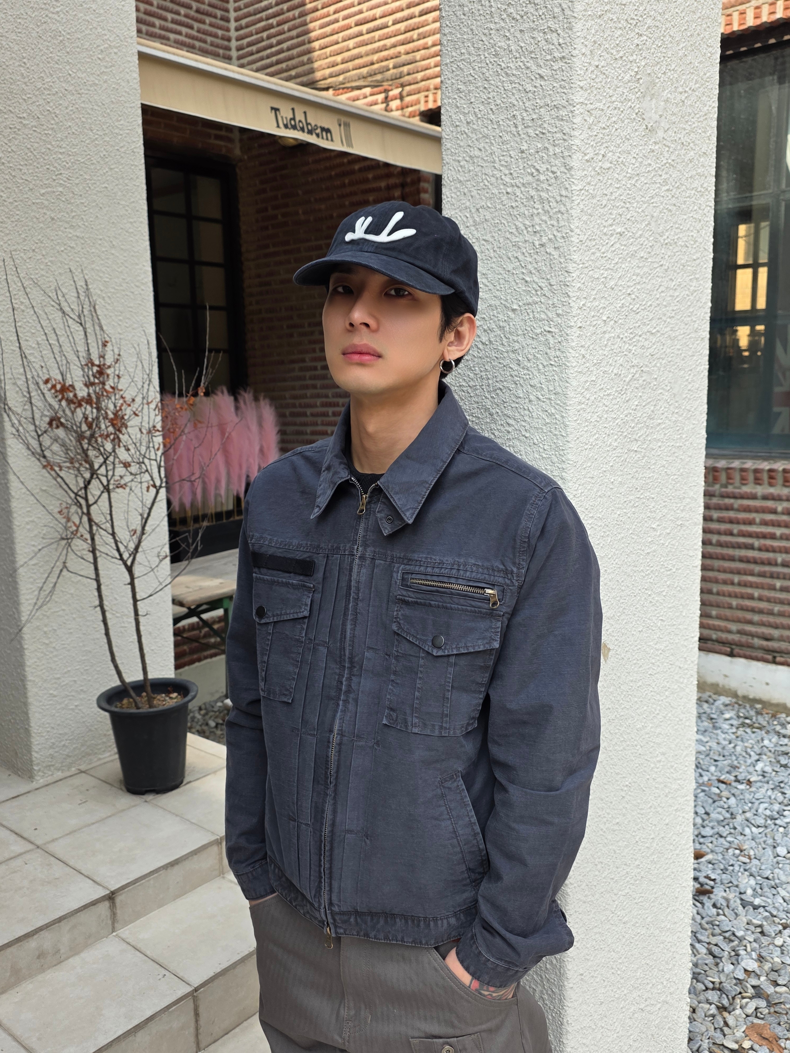 CHOWOO Vintage Washed 5 Pockets Work Jacket Washed Navy, CHOWOO 4 Panel Cargo Pockets Herringbone Twill Pants Khaki 착용 스타일 - 2