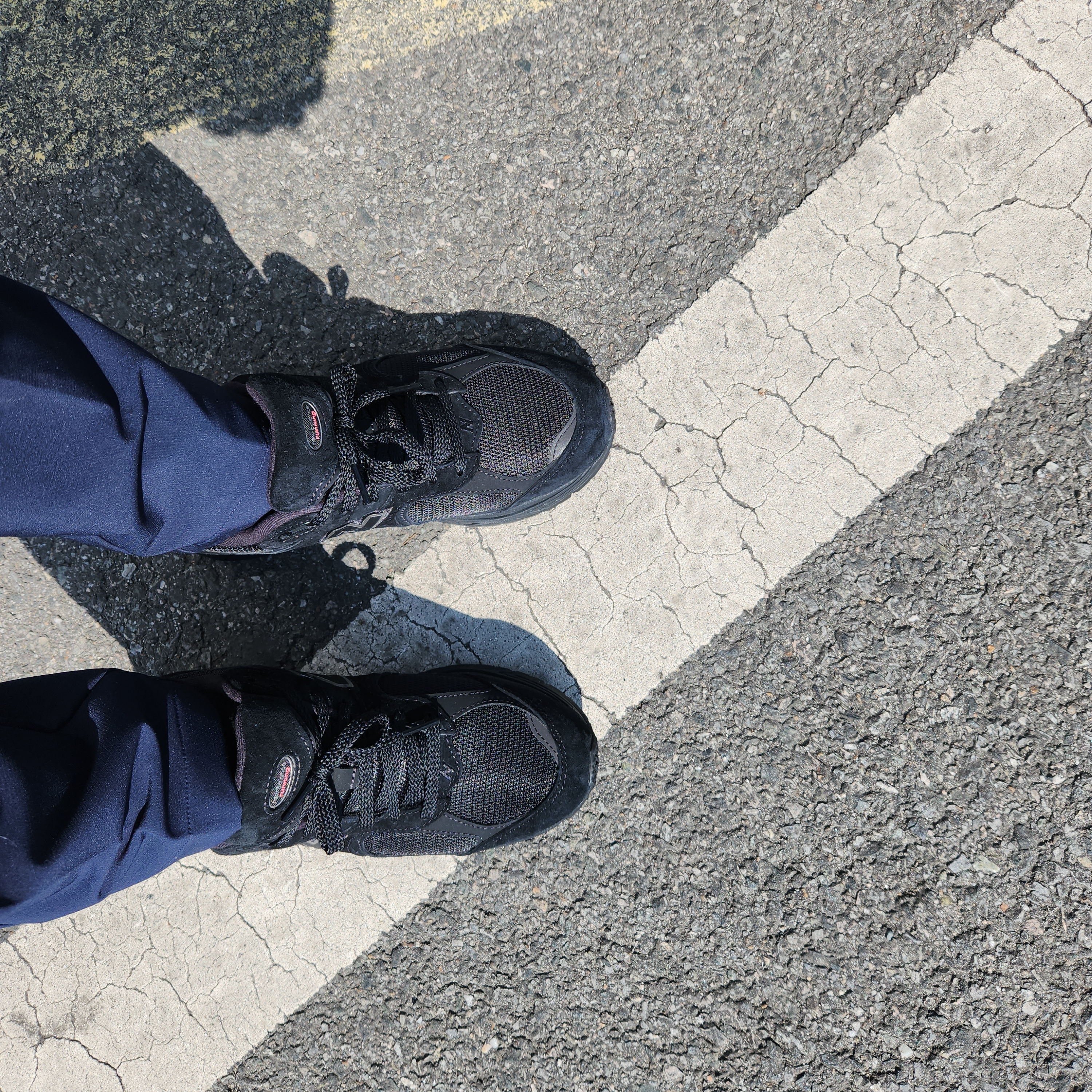 New Balance 2002R Black Castlerock 착용 스타일 - 1