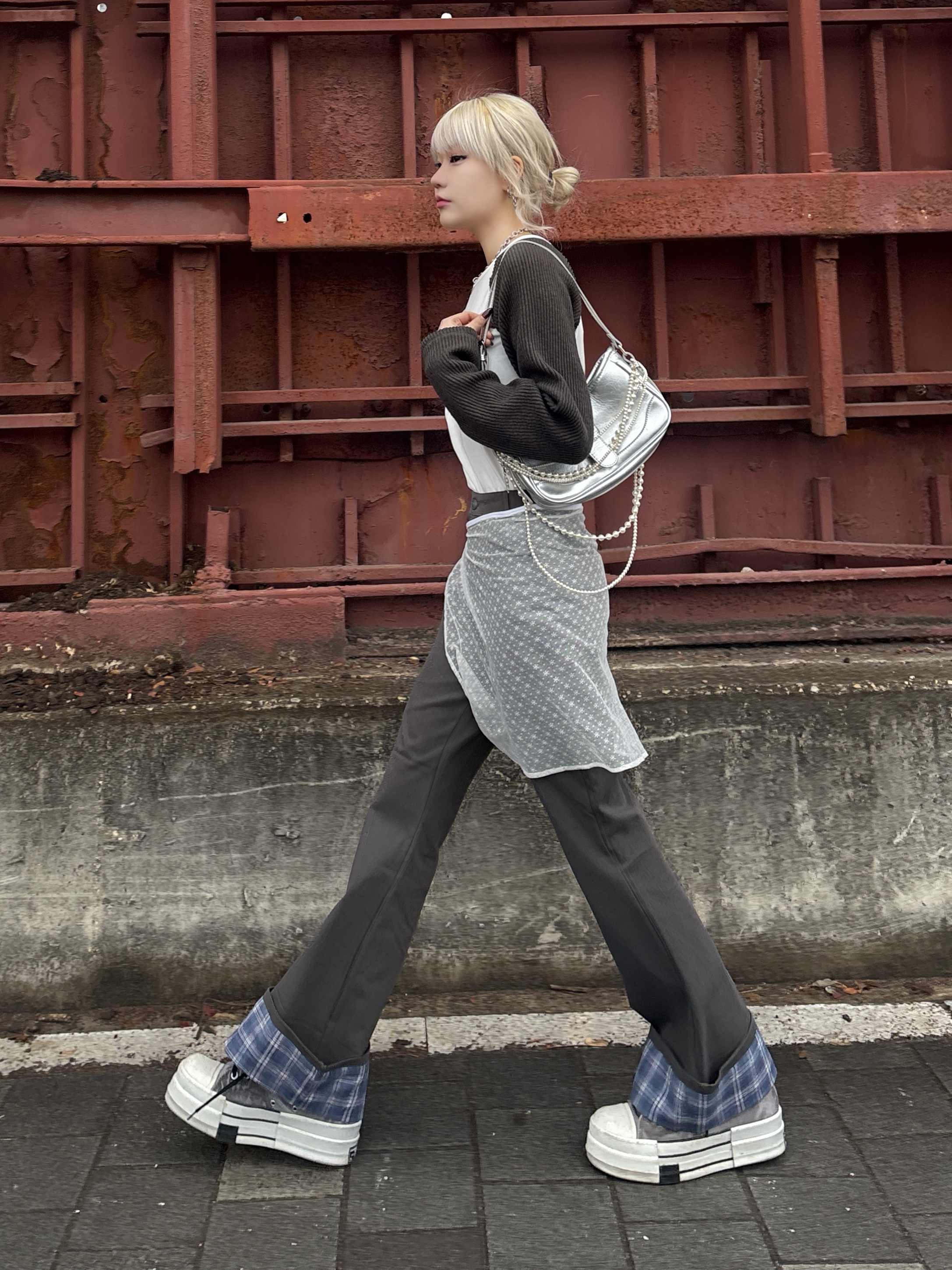 Converse x Drkshdw DBL Drkstar Overdye Chuck 70 Hi Concrete 착용 스타일 - 1