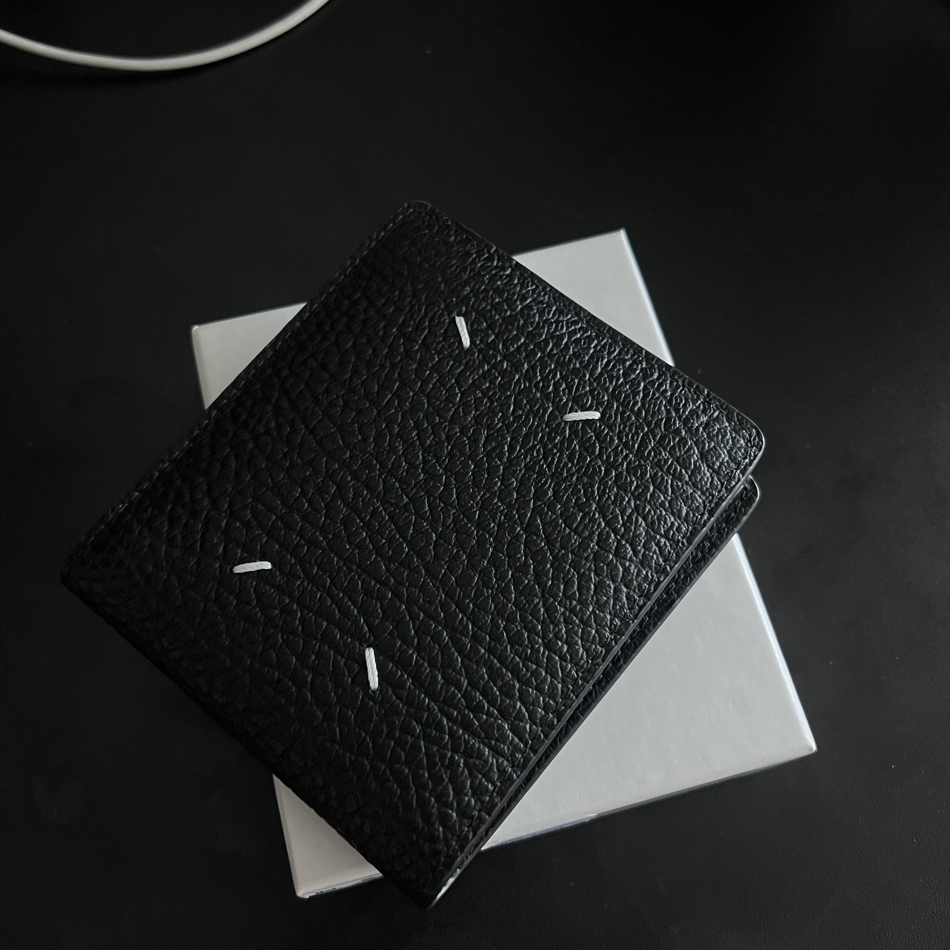 Maison Margiela Bi-Fold Wallet Black 착용 스타일
