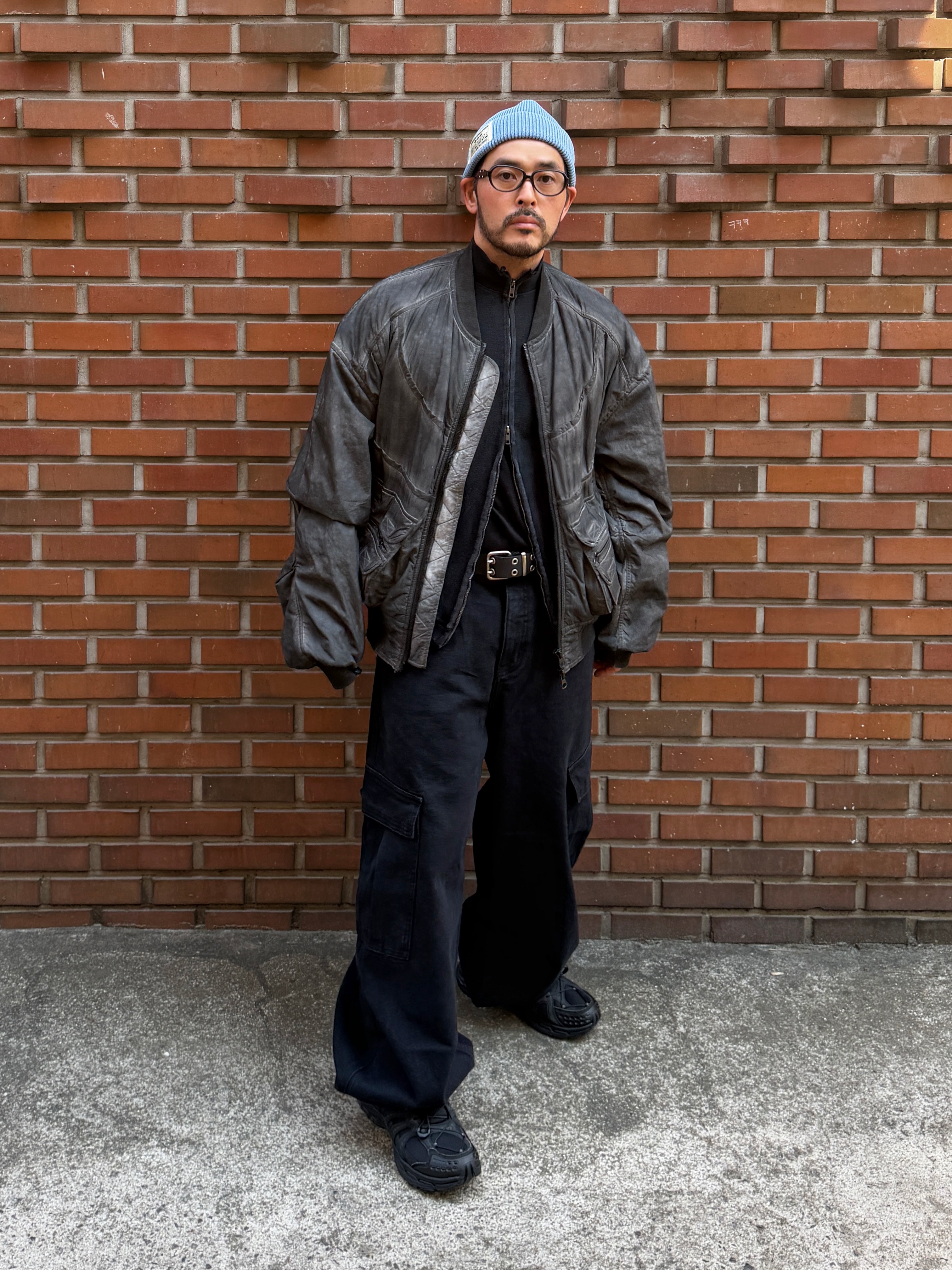 K-SWISS M KONEJO S BK, Undermycar Mu.156 Classic Logo Brush Washed Ribbed Mock Neck Zip-Up Washed Black 착용 스타일 - 2