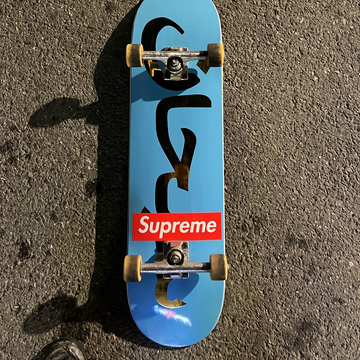 Supreme Arabic Logo Skateboard Aqua 8.25" x 32" - 26SS 착용 스타일