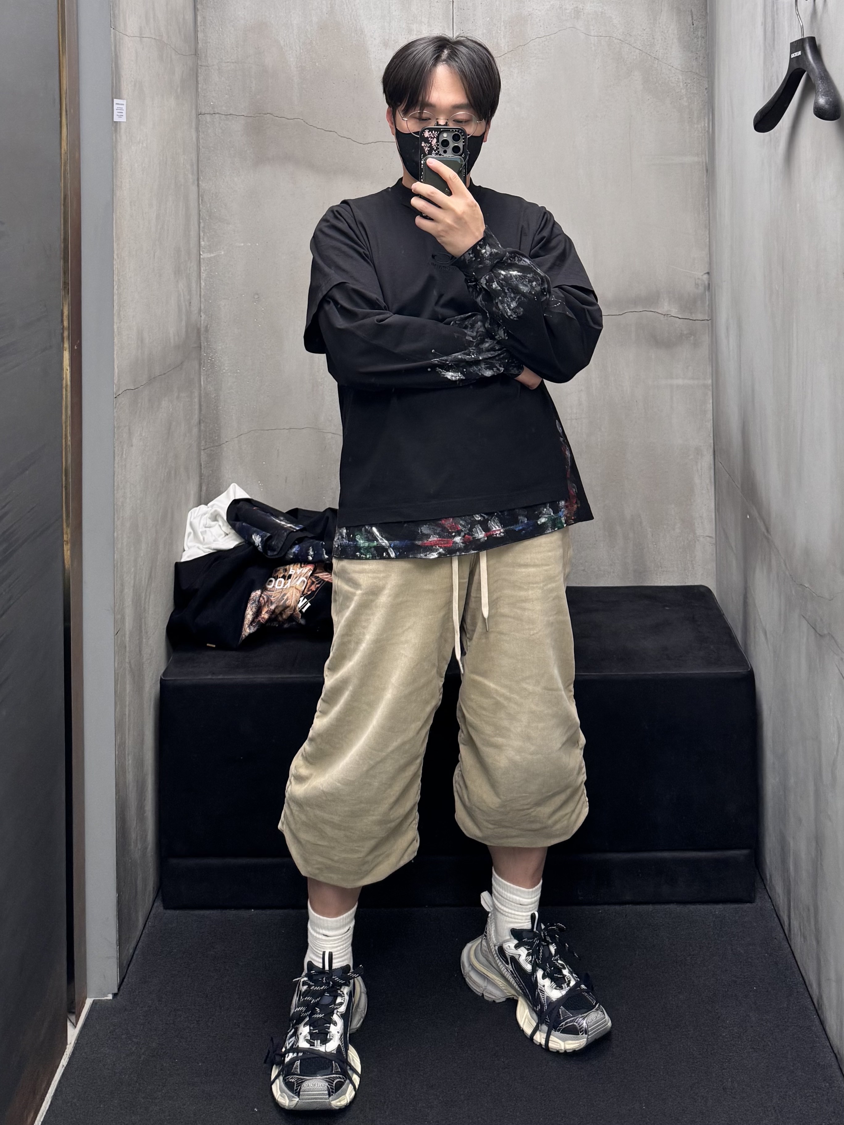 Balenciaga 3XL Extreme Lace Sneakers Egg Shell, Wooyoungmi Merry Go Round Back Logo Hooded T-Shirt Black - 26SS 착용 스타일 - 6