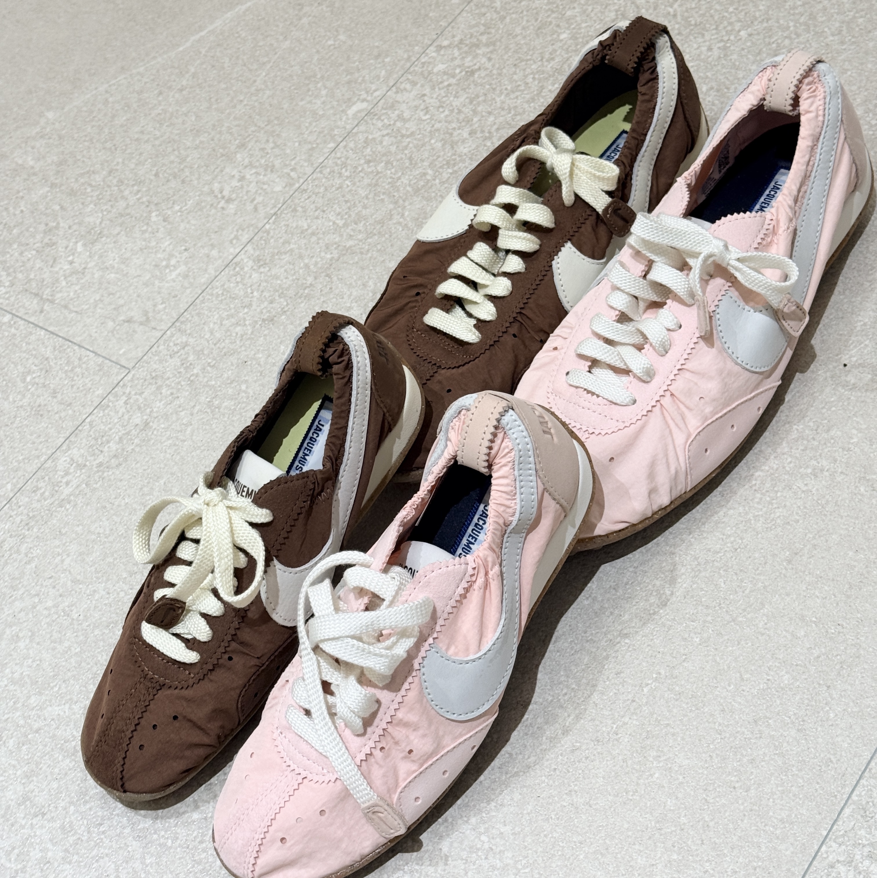 Nike x Jacquemus Moon Shoe SP Fauna Brown Cashmere, Nike x Jacquemus Moon Shoe SP Aluminum Pink Sail 착용 스타일 - 5