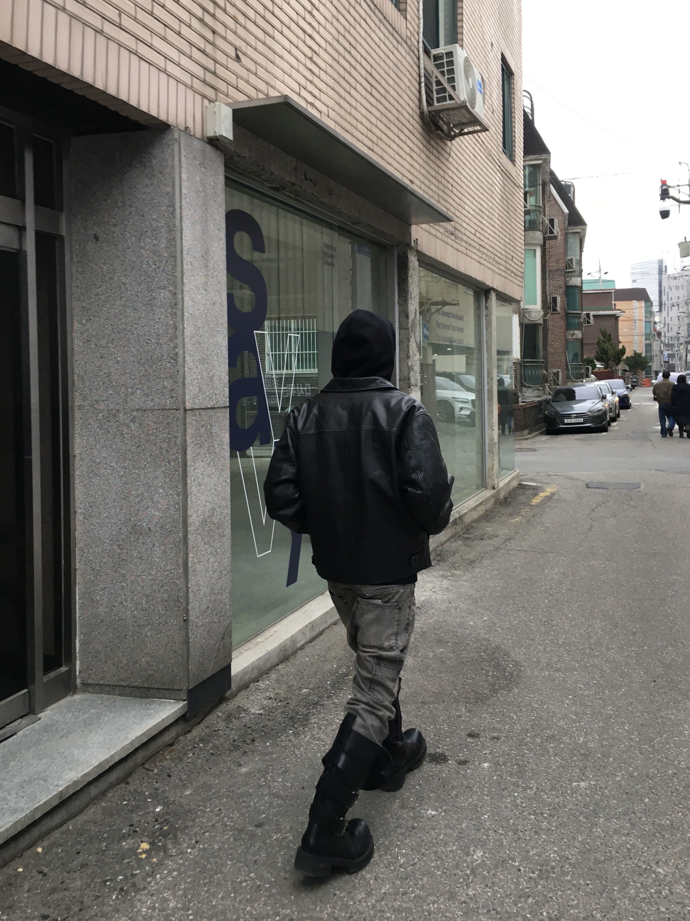 Balenciaga Venom High Boot Black 착용 스타일 - 1