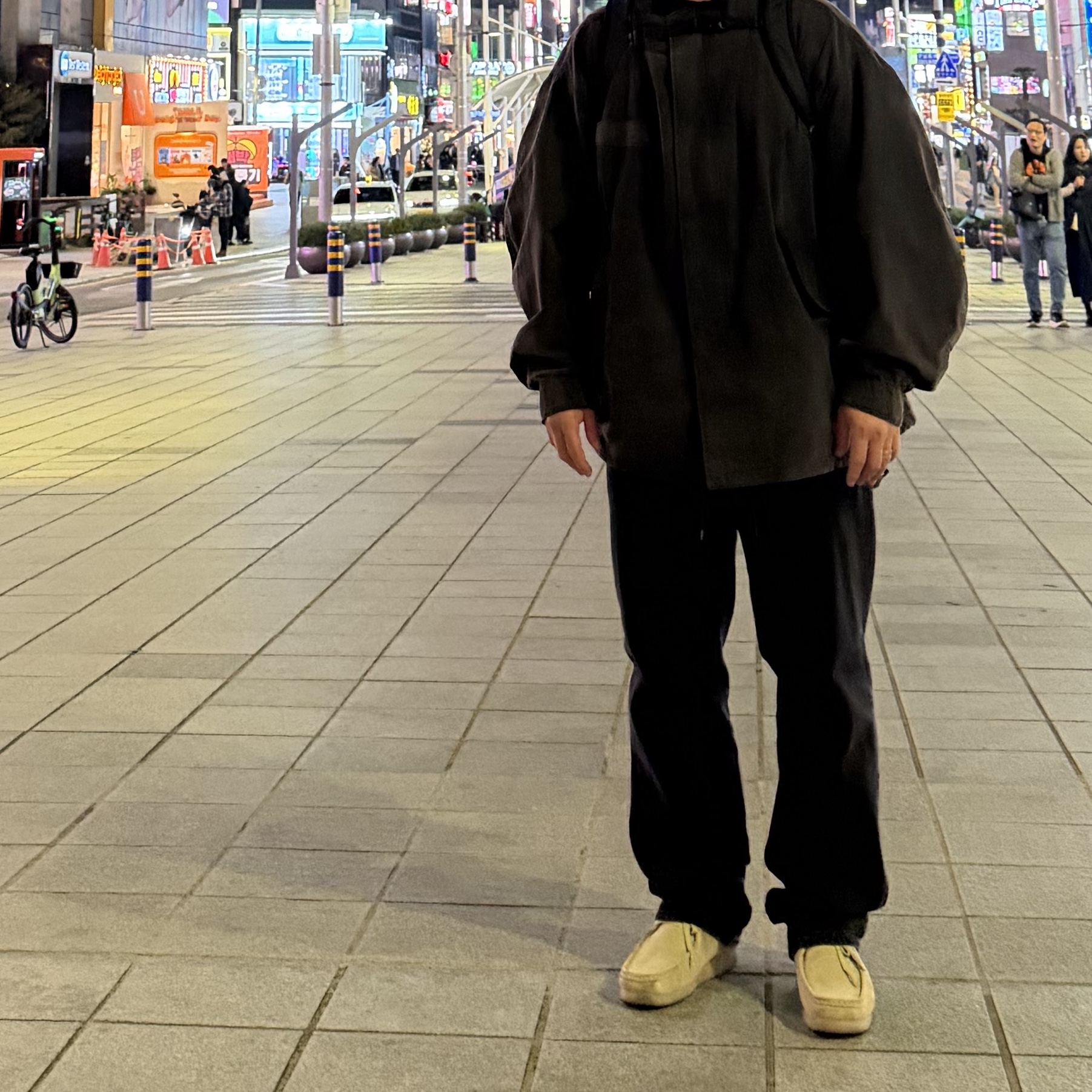 Clarks Wallabee Maple Suede, Supreme Regular Jean Black - 24FW 착용 스타일