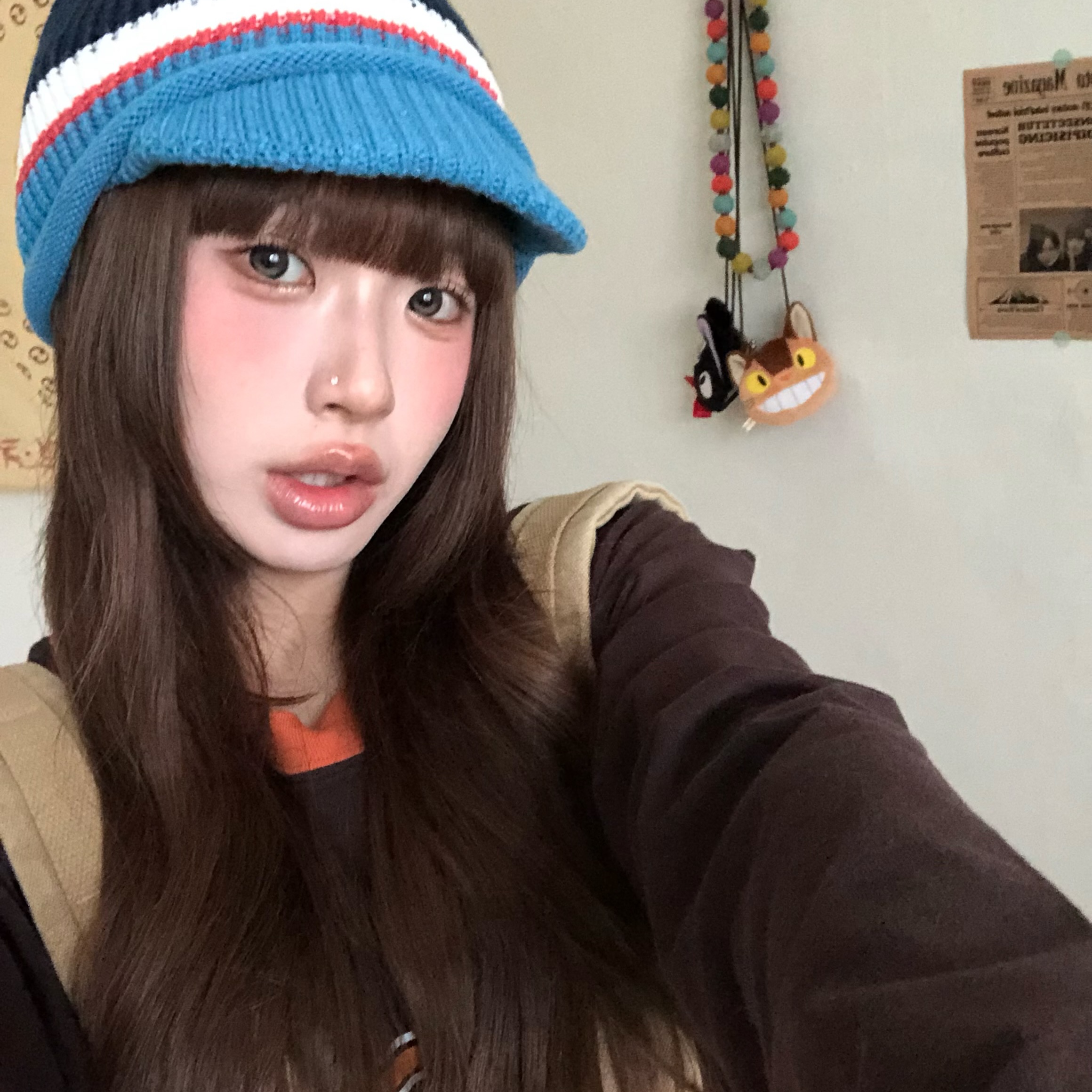 SPORT CHAMBER SC Sporty Rucksack BEIGE, SPORT CHAMBER SC Glide Knit Cap NAVY 착용 스타일 - 2