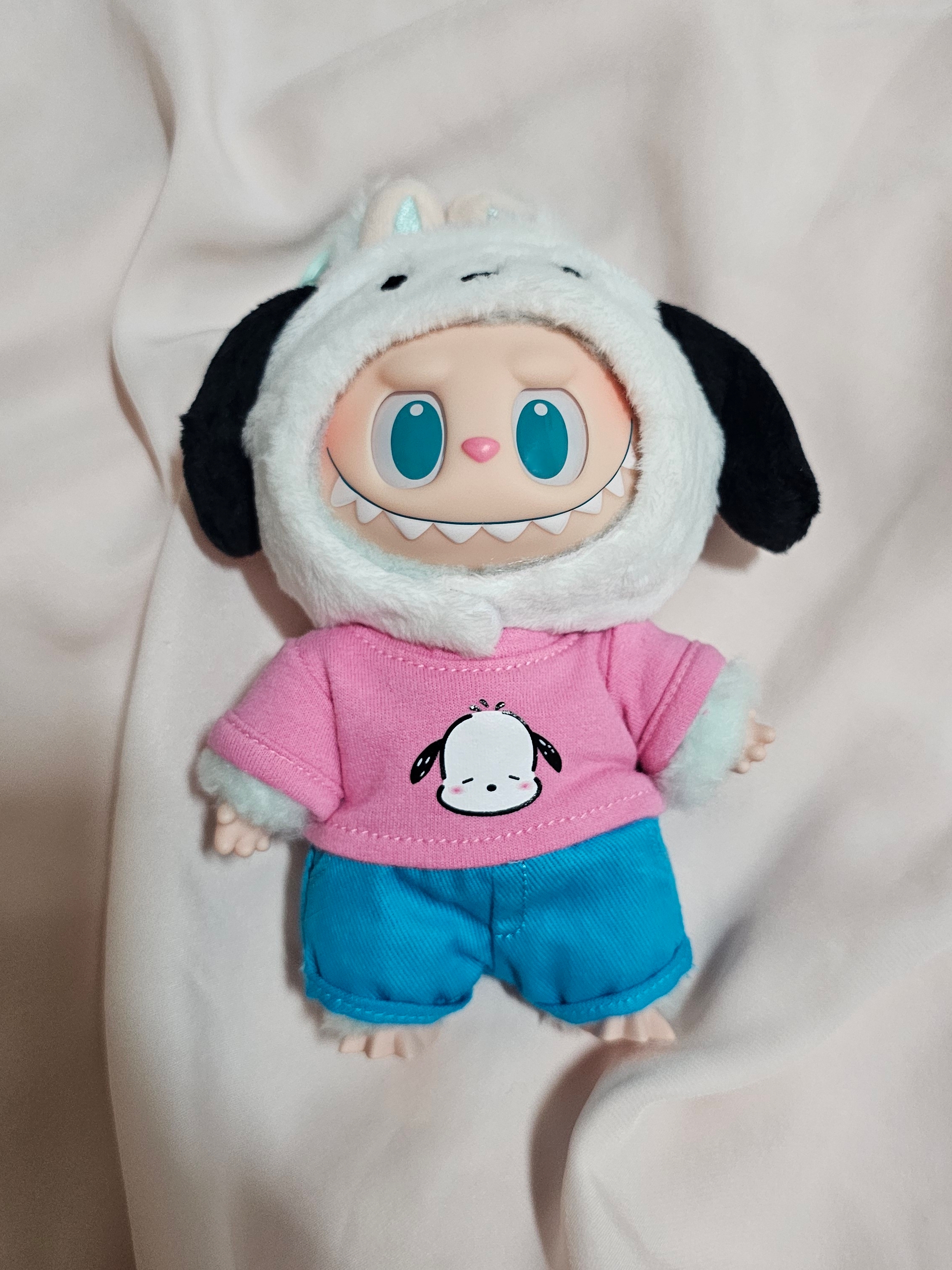 Pop Mart Labubu The Monsters x Hello Kitty And Friends Series Plush Pendant Pochacco (Opened Case) 착용 스타일