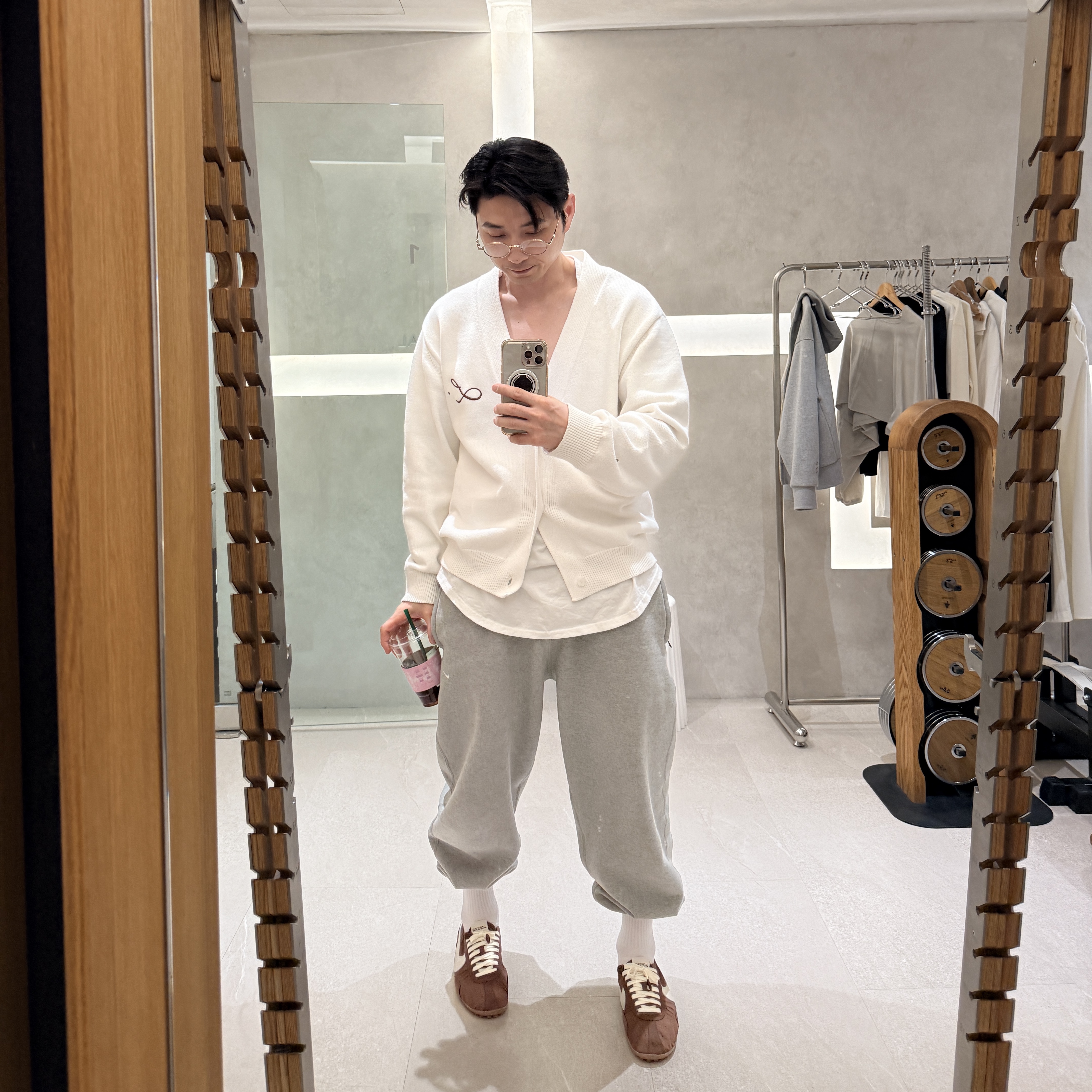 Nike x Jacquemus Moon Shoe SP Fauna Brown Cashmere, Nike x Jacquemus Moon Shoe SP Aluminum Pink Sail 착용 스타일 - 2